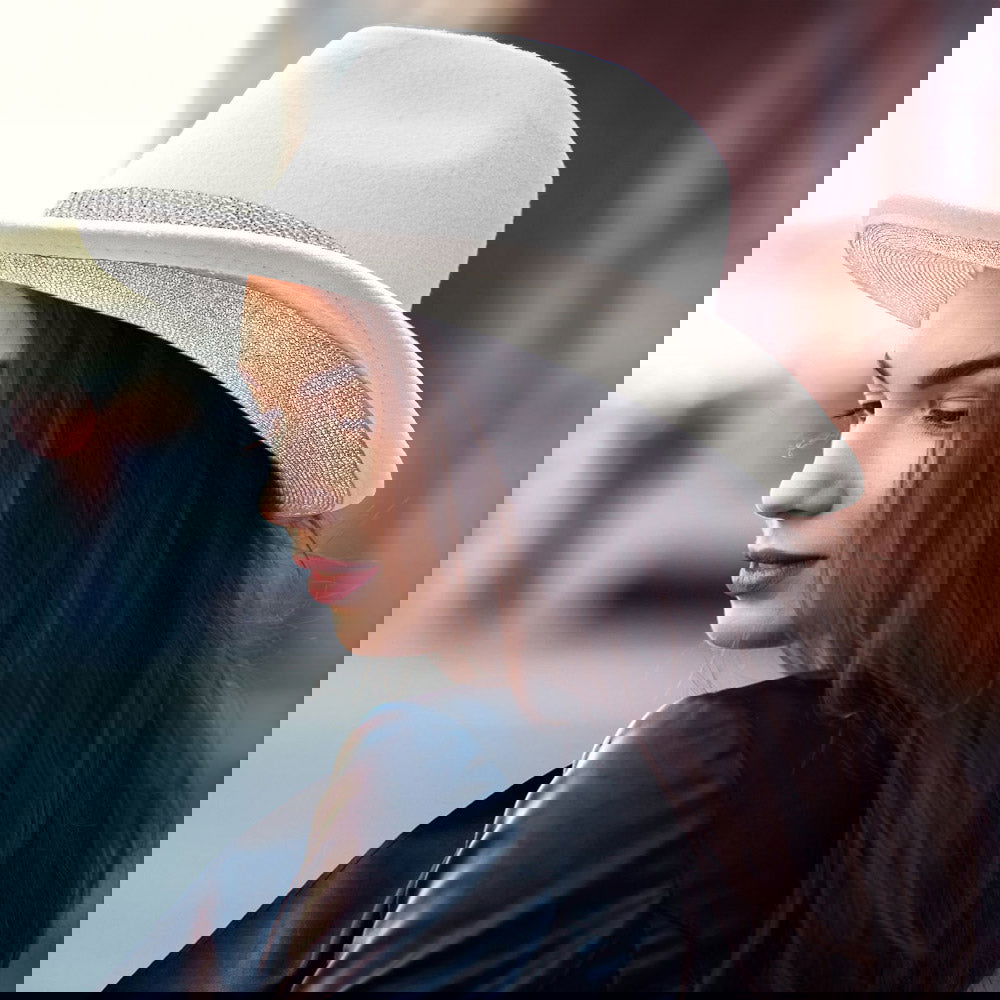 Sparkling White Rhinestone Cowboy Hat for Women – Western Style Embellished Band – Perfect for Rodeo, Country Concerts & Cowgirl Fashion