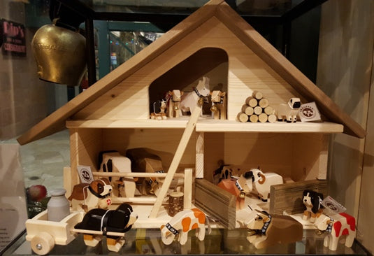 Marc Trauffer Traditional Swiss Wooden Stable - Handcrafted 22