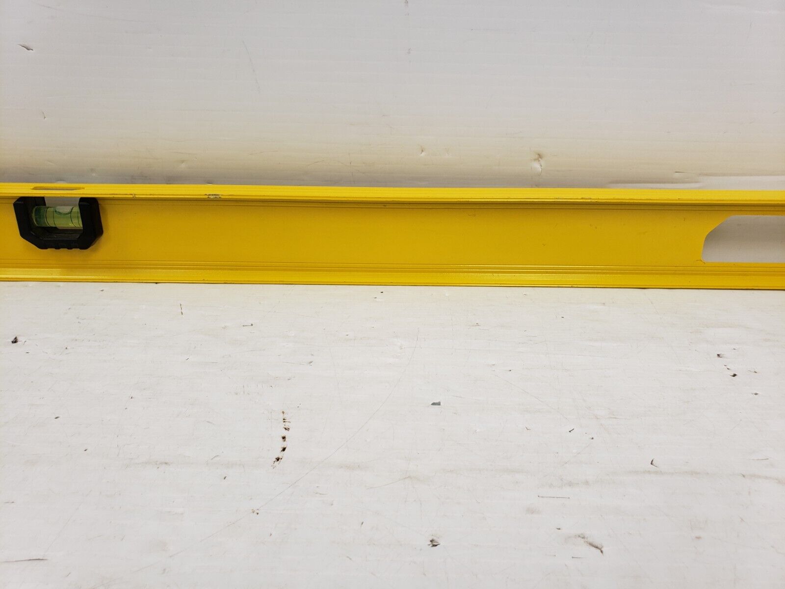 Stanley 42-076 24-Inch Magnetic Tool Box Level - Perfect for Construction, Carpentry, and DIY Home Projects