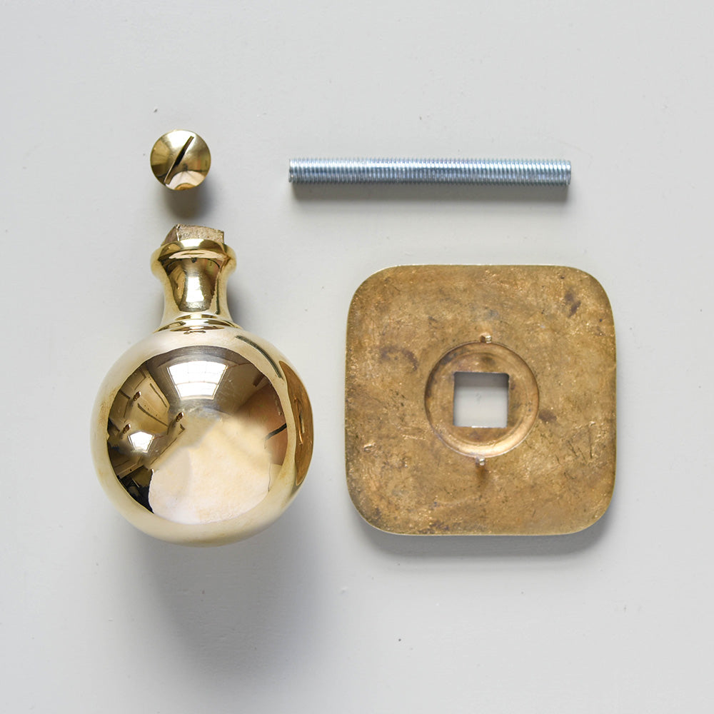 Polished Brass Door Pull with Square Backplate - Elegant Cabinet & Drawer Handle for Home & Office - Perfect for Kitchen, Bathroom, and Furniture Upgrade