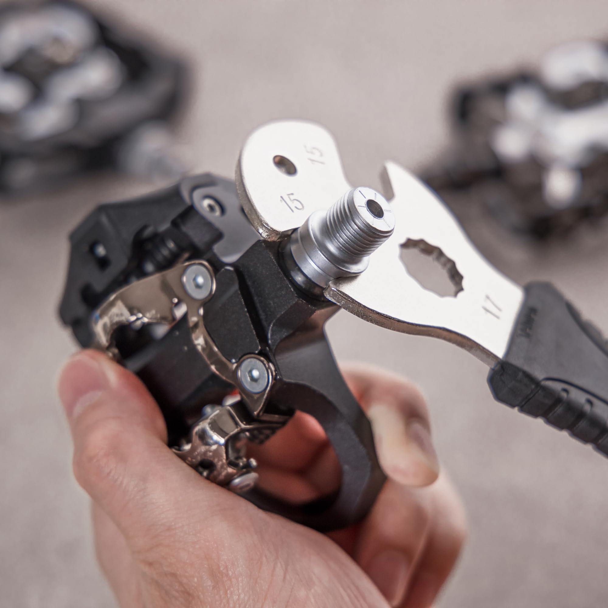 BikeHand 2-in-1 Bicycle Cassette Removal & Installation Tool Kit with 15mm Pedal Wrench - Chain Whip & Lockring Tool for Shimano/SRAM HG 7-12 Speed Bikes - Perfect for Bike Maintenance & Repair at Home or Shop