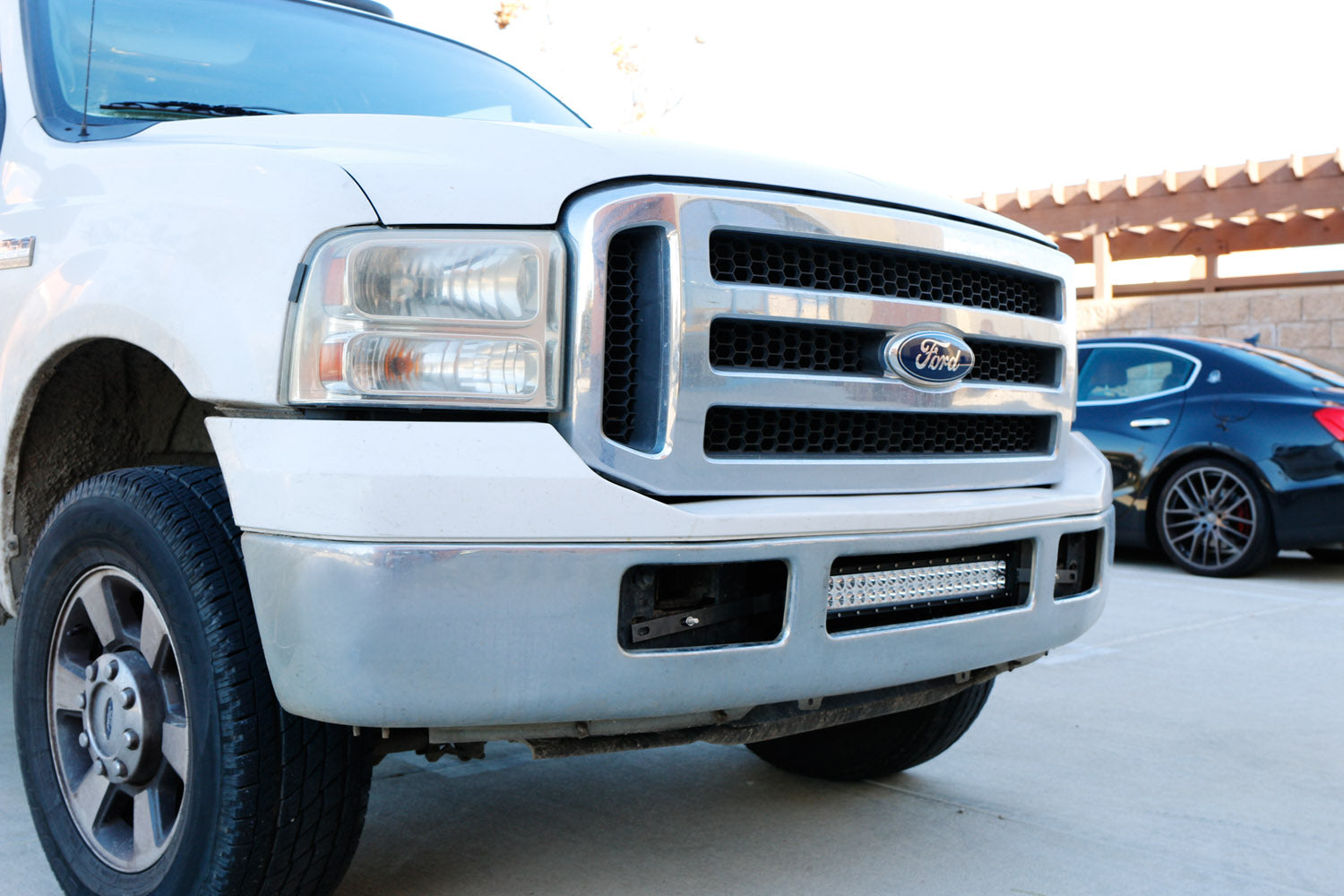 120W 20 LED Light Bar with Lower Bumper Bracket & Wiring Harness - Compatible with 1999-2007 Ford F250 F350 Super Duty Trucks - Perfect for Off-Roading, Night Driving & Work Lighting