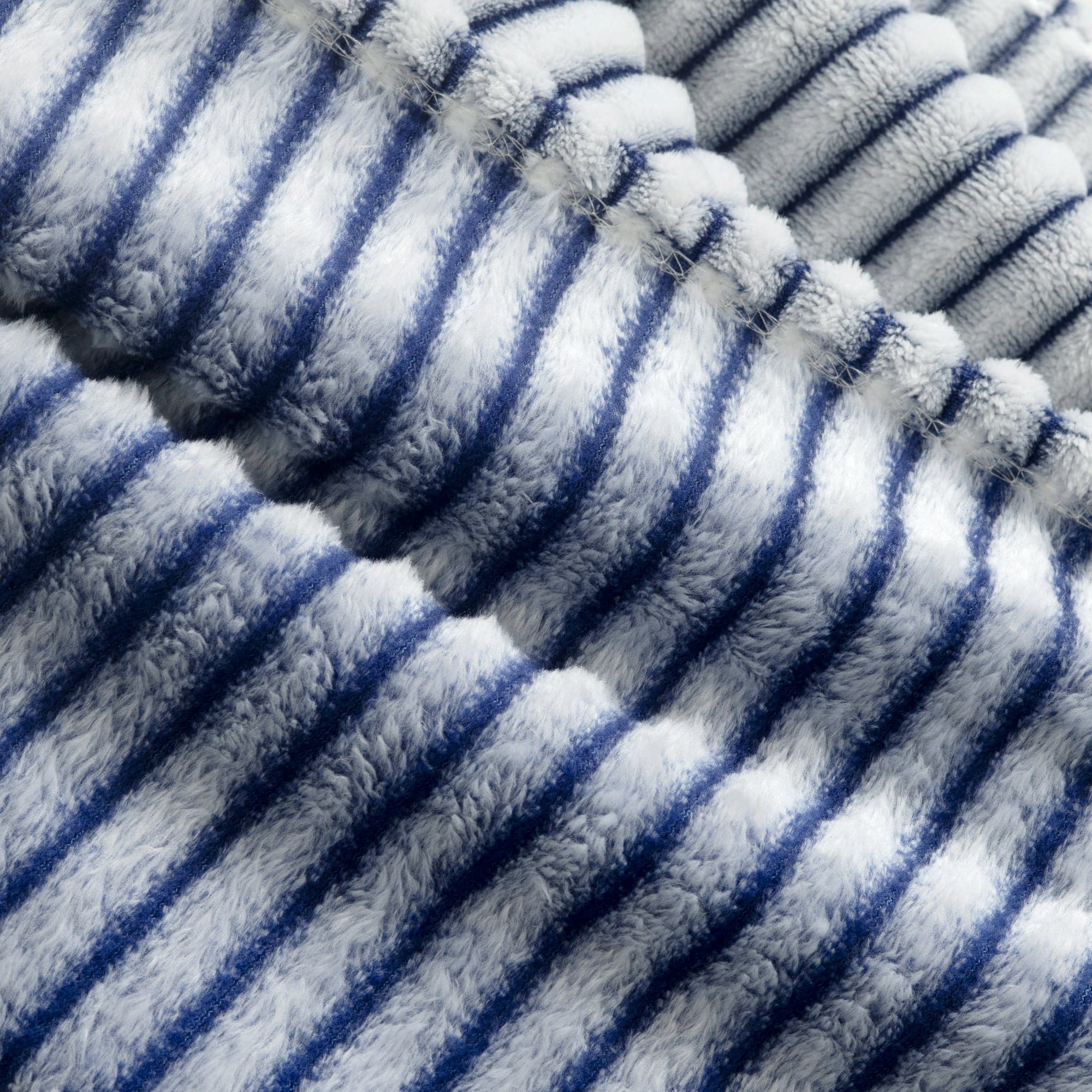 Super Soft & Cozy Oversized Faux Fur Ribbed Blanket - Plush Throw for Bed, Couch & Winter Warmth - Perfect for Home Decor, Movie Nights & Gift Giving