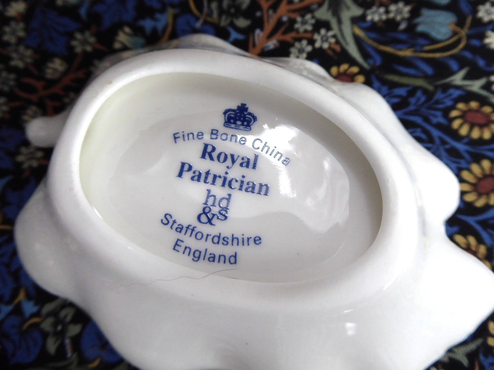 Royal Patrician Leaf-Shaped Tea Bag Holder - Elegant White Roses & Violets Design | England Bone China | Perfect for Afternoon Tea & English Tea Party Decor