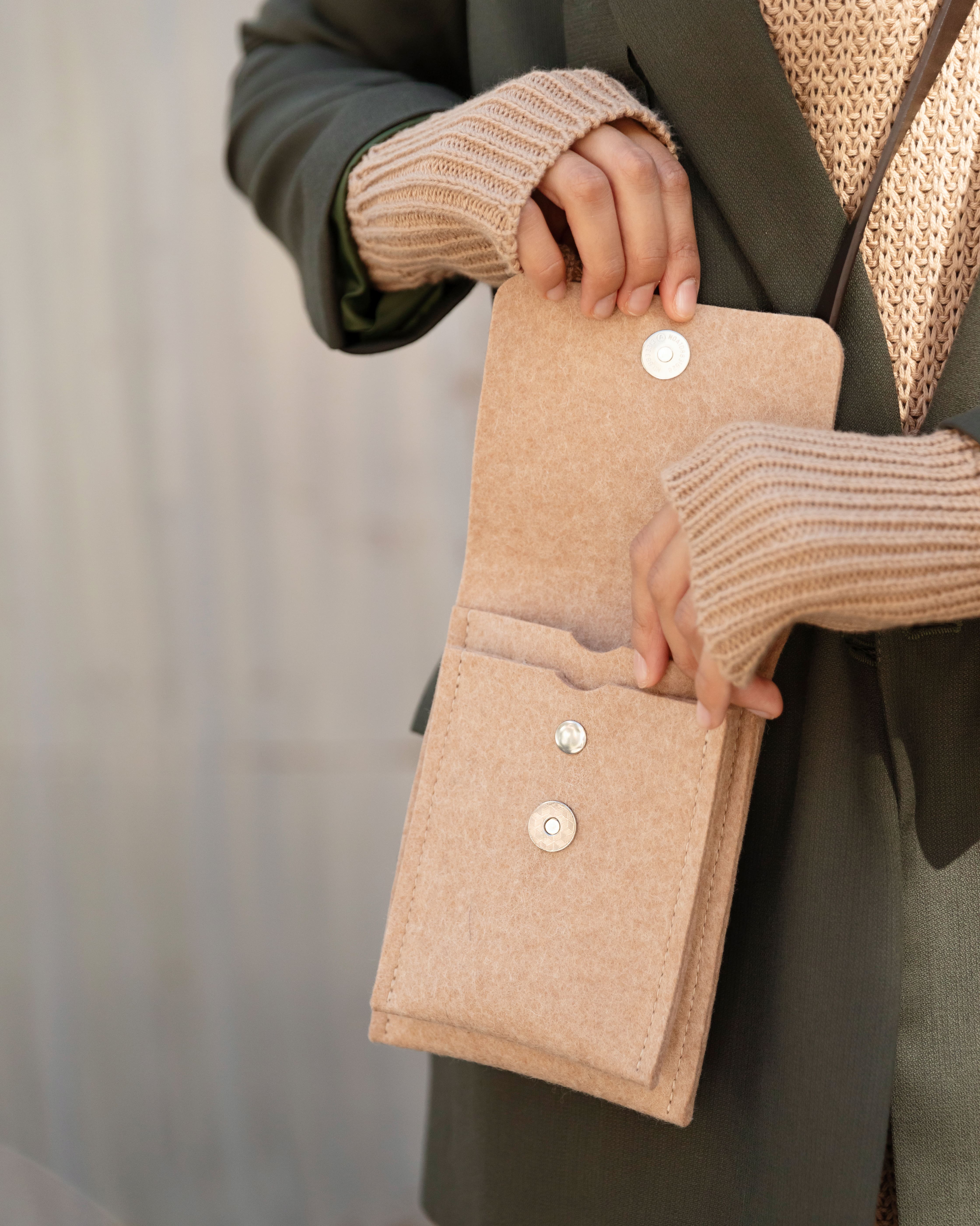 Stylish Fawn Felt Crossbody Purse for Women - Trendy Shoulder Bag with Adjustable Strap - Perfect for Work, Travel & Everyday Use