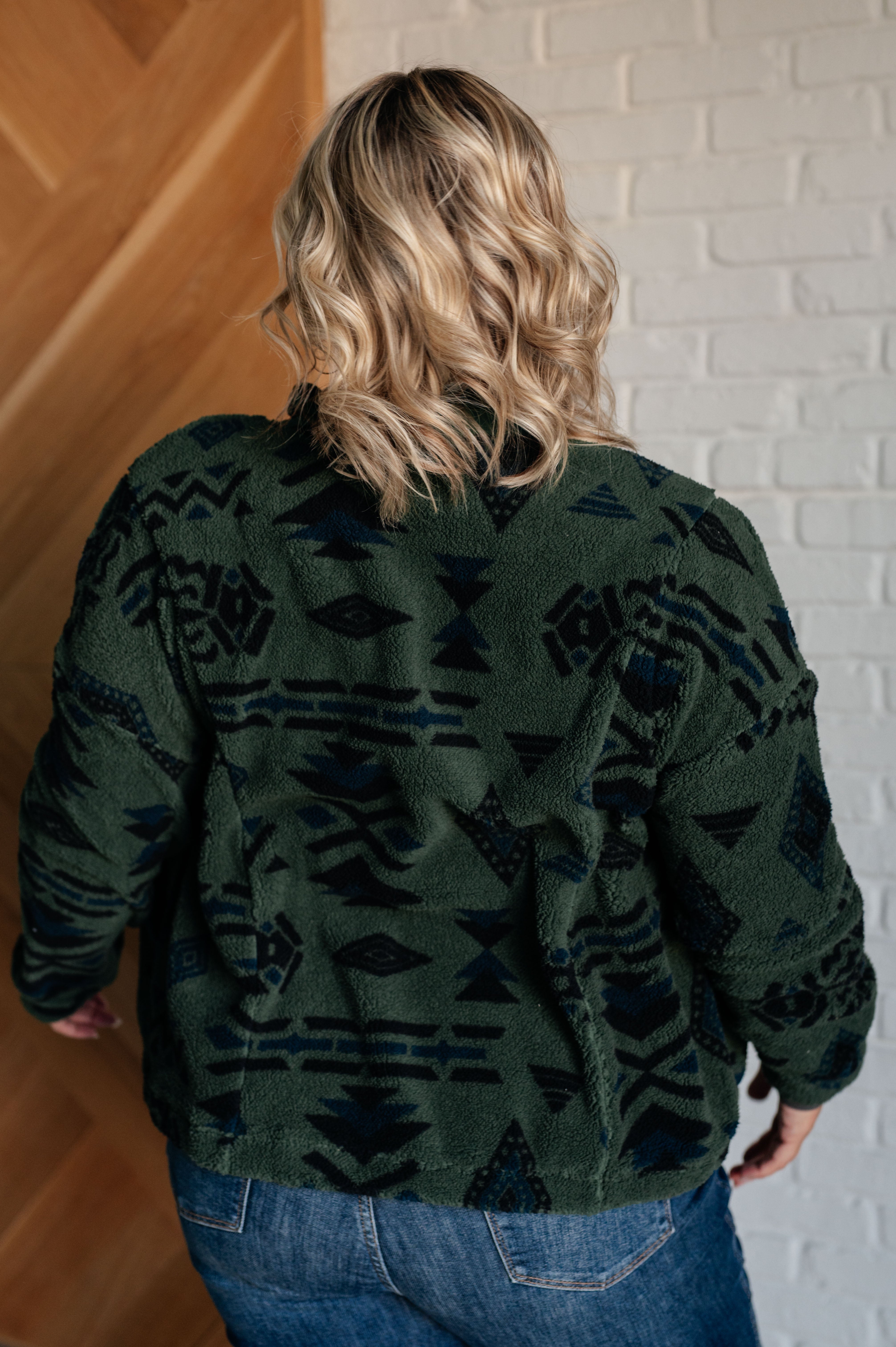 High Perspective Geometric Fleece Jacket - Stylish Winter Outerwear for Men & Women | Warm & Comfortable Fleece Coat for Hiking, Camping & Outdoor Activities