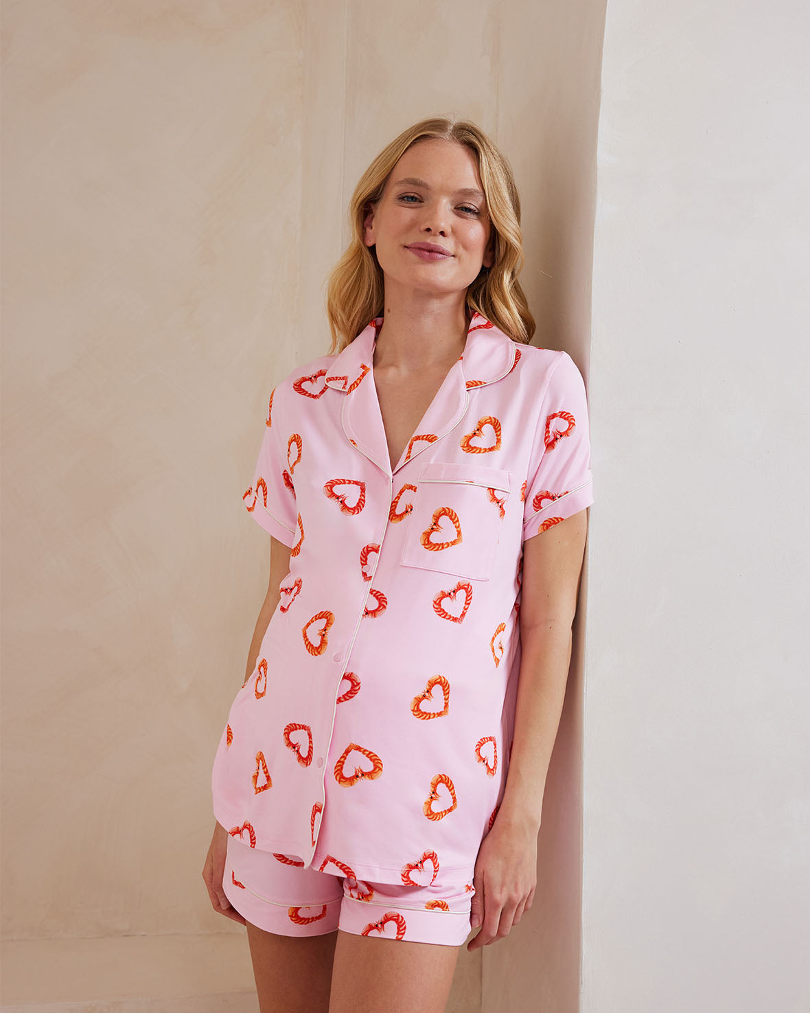 **Maternity Pajama Set - Soft Cotton Short Sleeve & Shorts with Cute Shrimp Heart Print - Perfect for Pregnancy Comfort & Postpartum Relaxation**