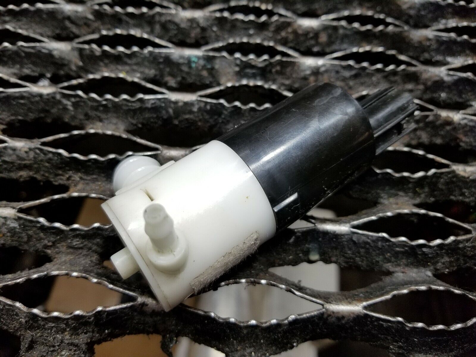 04 05 06 Chrysler Sebring Convertible Windshield Washer Pump OEM Replacement Part - Perfect for Car Maintenance & Windshield Cleaning