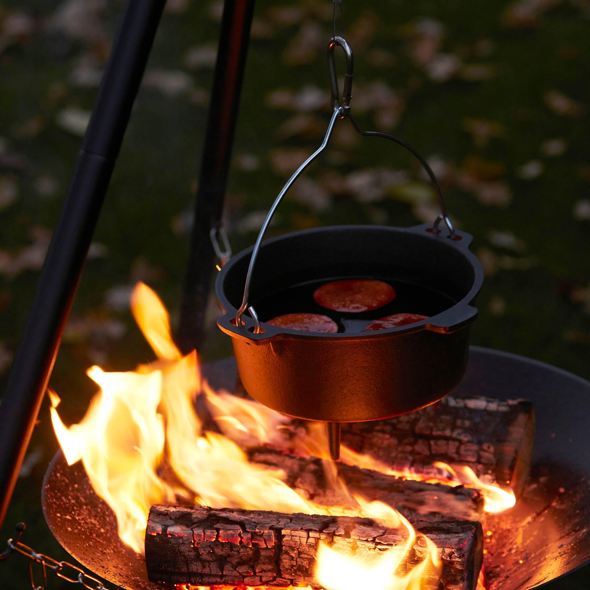 Barbecook 3L Cast Iron Dutch Oven with Lid - Heavy Duty Kettle for Camping, Outdoor Cooking & Dutch Oven Recipes - Perfect for Grilling, Stewing & Baking