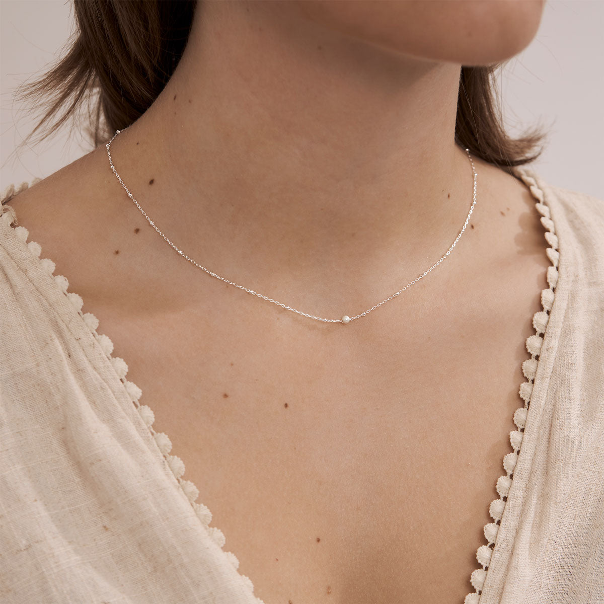 Disco Pearl Necklace for Women - Elegant & Shiny Fashion Jewelry - Perfect for Parties, Weddings & Evening Events
