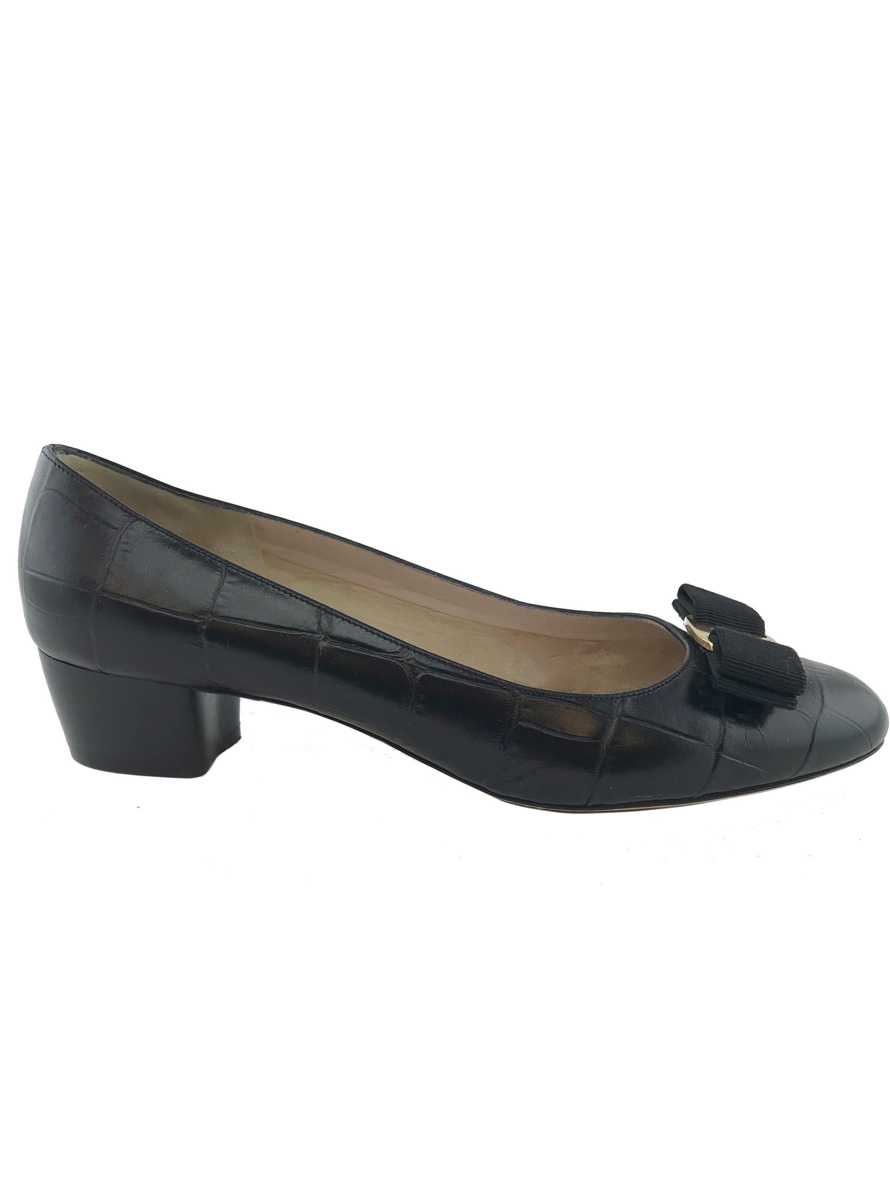 Salvatore Ferragamo Vara Bow Croc Embossed Pumps Women's Size 7.5 - Elegant Heels for Office, Wedding & Special Occasions