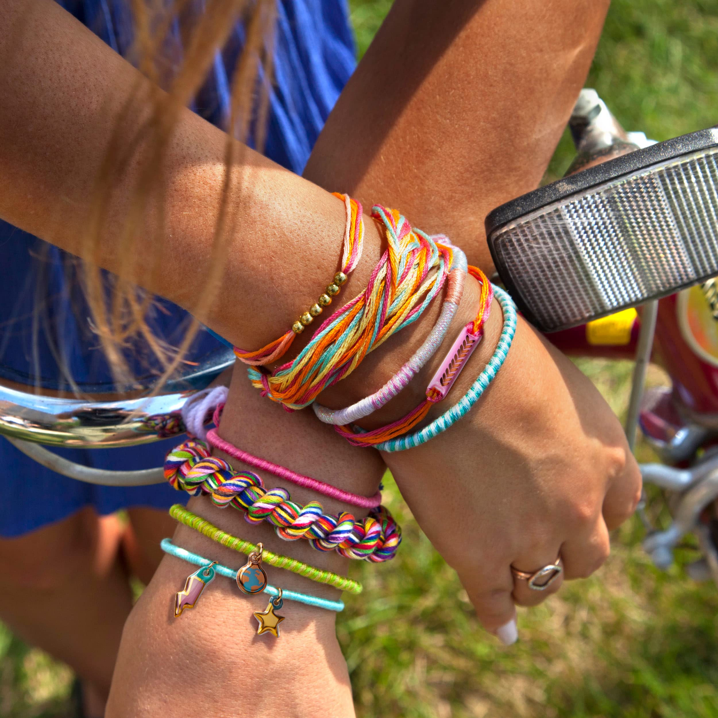 Loopdedoo Deluxe DIY Friendship Bracelet Maker Kit - Create Custom Bracelets in Minutes for Birthdays, Friendship Gifts & Parties - Award-Winning Craft Kit for Kids Ages 8+ - Perfect for Sleepovers, Summer Camps & Creative Play