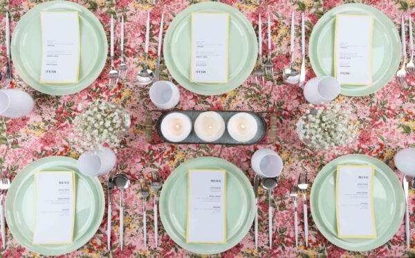 Premium Mint Green Round Plastic Plates - Set of 10, Elegant Dinnerware for Parties, Weddings & Special Occasions