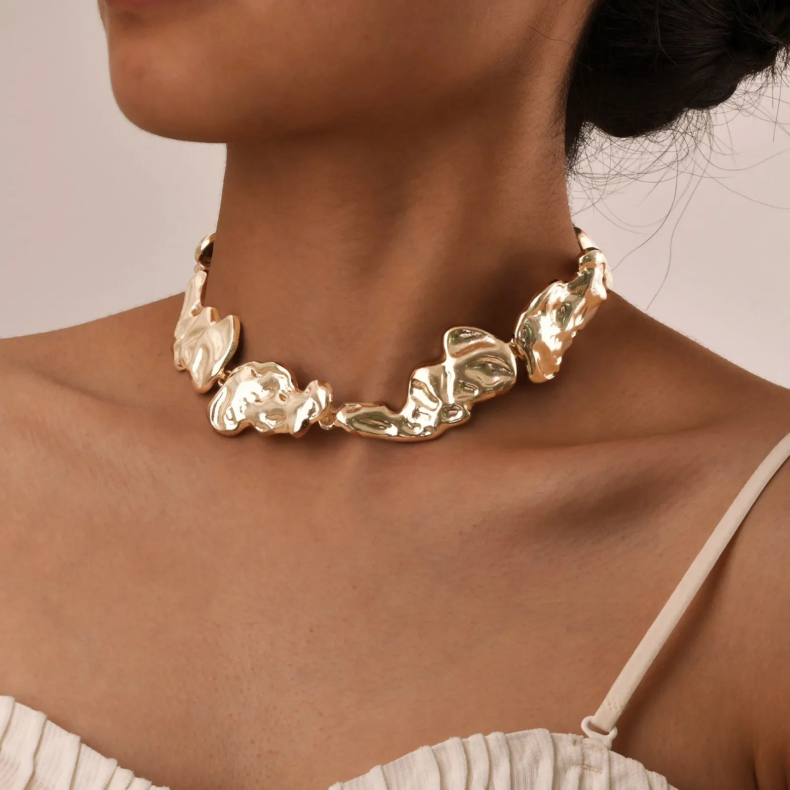 48g Alloy Geometric Choker Necklace for Women - Punk Style Liquid Pleated Irregular Clavicle Chain - Perfect for Banquets, Parties & Statement Jewelry Looks
