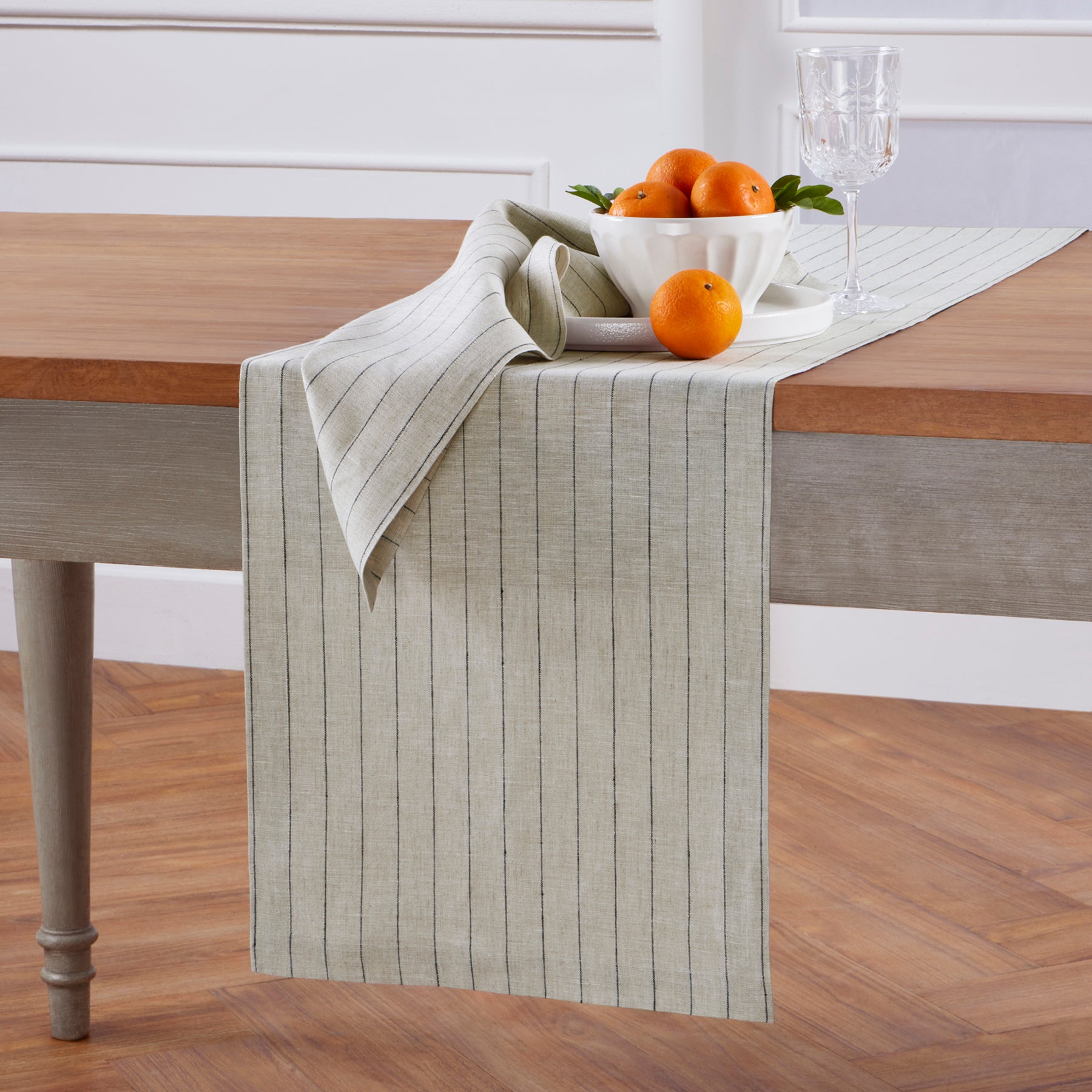 Elegant Pinstripe Table Runner for Dining & Events - Perfect for Weddings, Parties & Home Decor