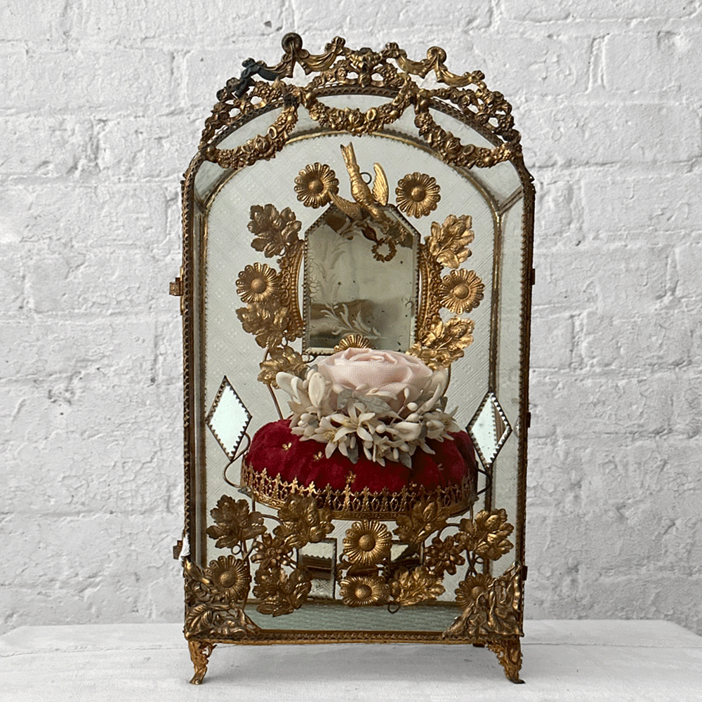 19th Century French Globe de Mariée Marriage Case (GM18) - Vintage Wedding Keepsake for Bridal Bouquet Preservation & Home Décor