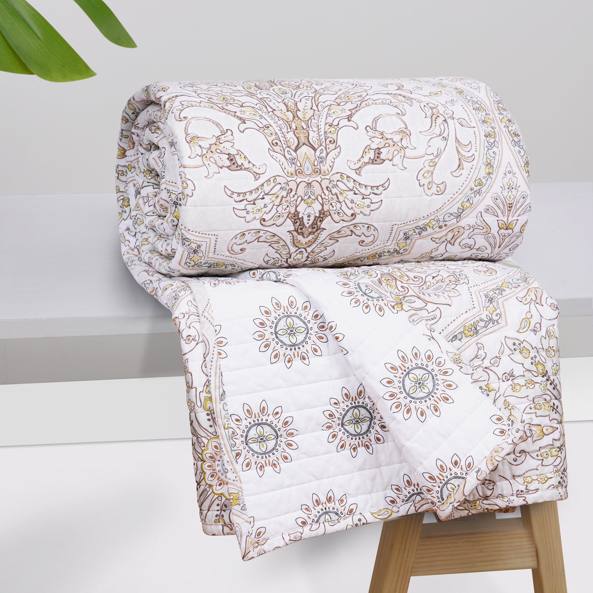 Cosima Quilted Throw Blanket - Soft & Cozy Lightweight Bedspread for Couch, Sofa & Bed - Perfect for Winter Nights, Movie Time & Home Decor