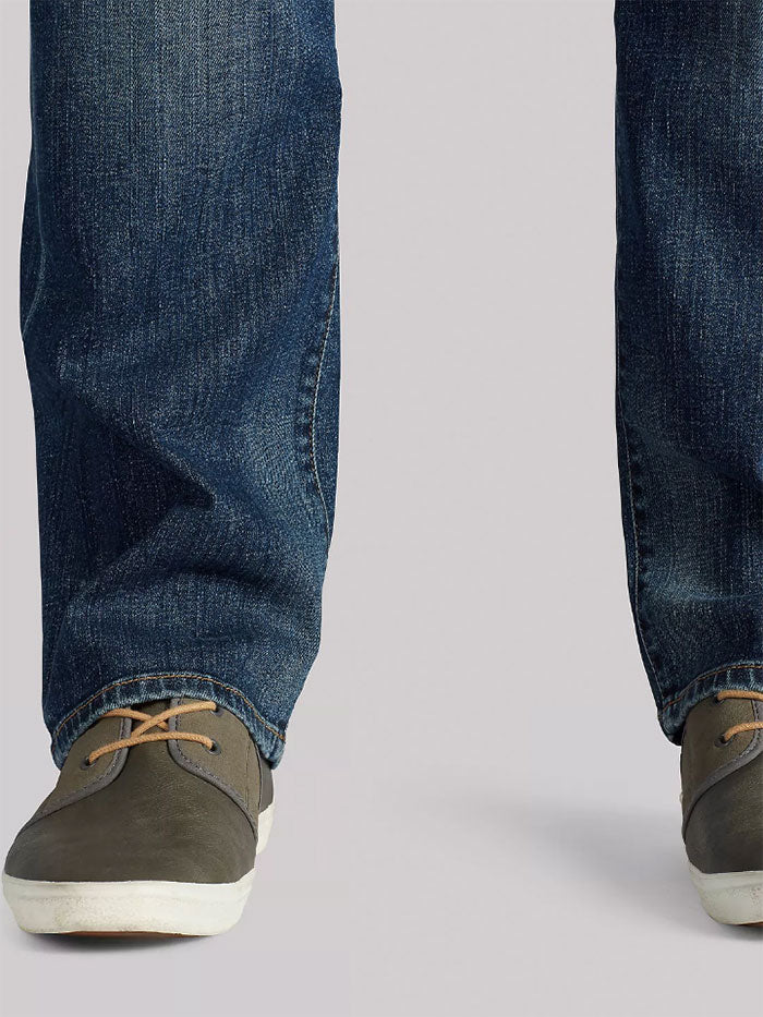 Lee Men's Extreme Motion Straight Fit Tapered Leg Jean - Comfortable Stretch Denim Pants for Work, Casual Wear & Outdoor Activities