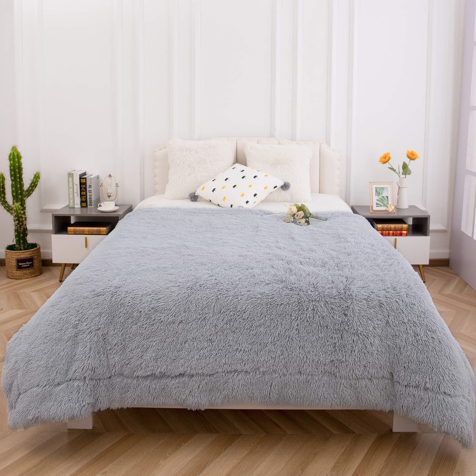 Faux Fur Throw Blanket 50x60 Inches - Ultra Soft Lightweight Shaggy Plush Blanket for Couch, Bed, Chair - Warm Cozy Decorative Fluffy Blanket in Light Grey - Perfect for Living Room, Bedroom & Winter Snuggling