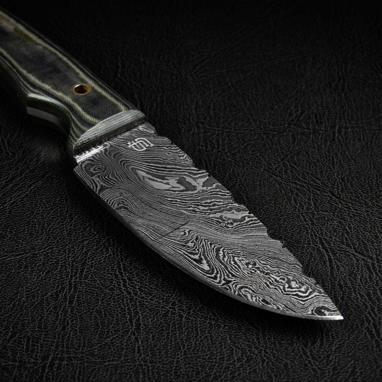 Premium Bowie Damascus Steel Hunting Knife - Handcrafted Fixed Blade with Leather Sheath - Ideal for Outdoor Camping, Hunting & Survival Adventures