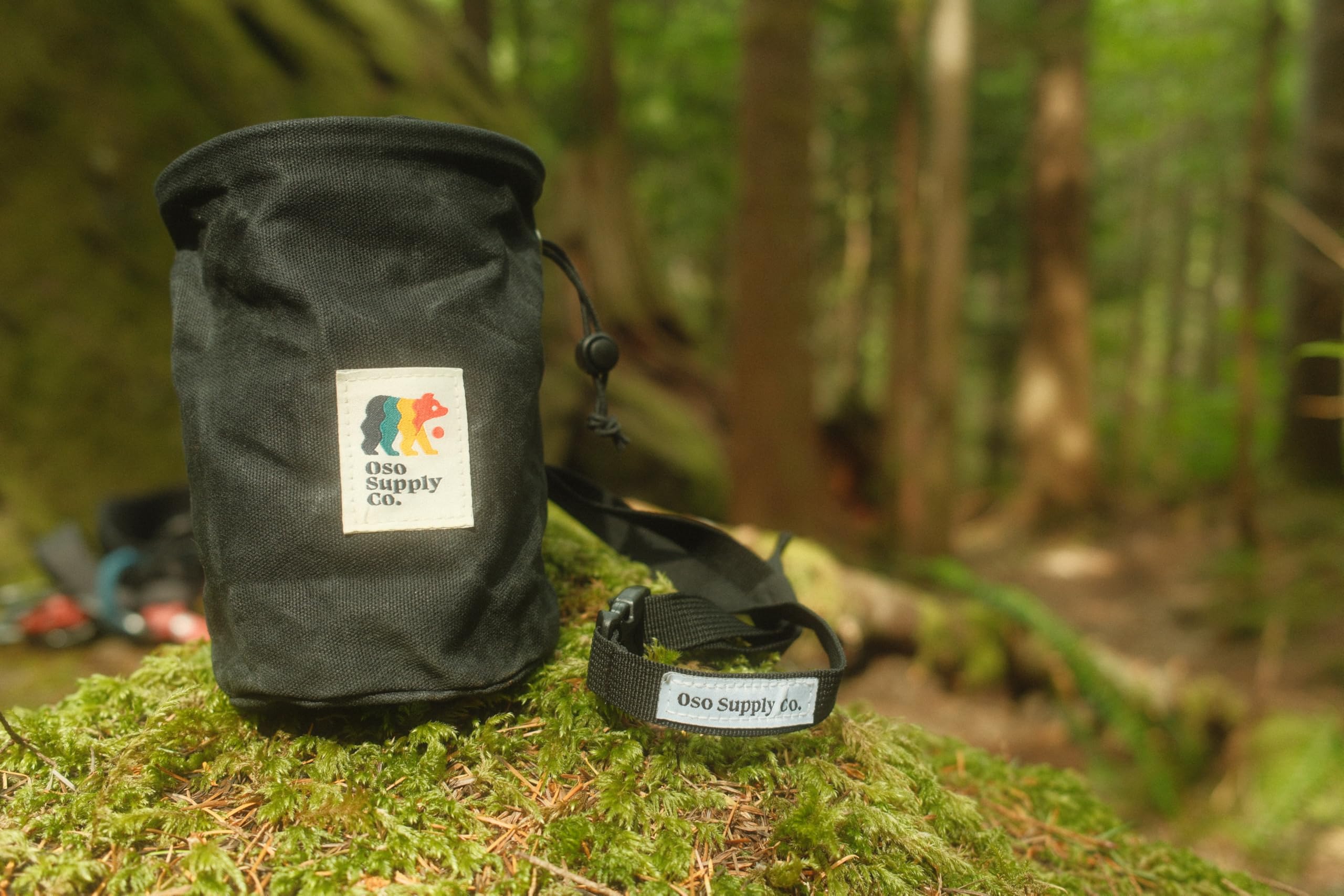 Waxed Canvas Chalk Bag for Rock Climbing & Bouldering - Waterproof Chalk Bucket with Adjustable Belt & Zippered Pocket - Ideal Climbing Gear for Indoor Gym & Outdoor Adventures