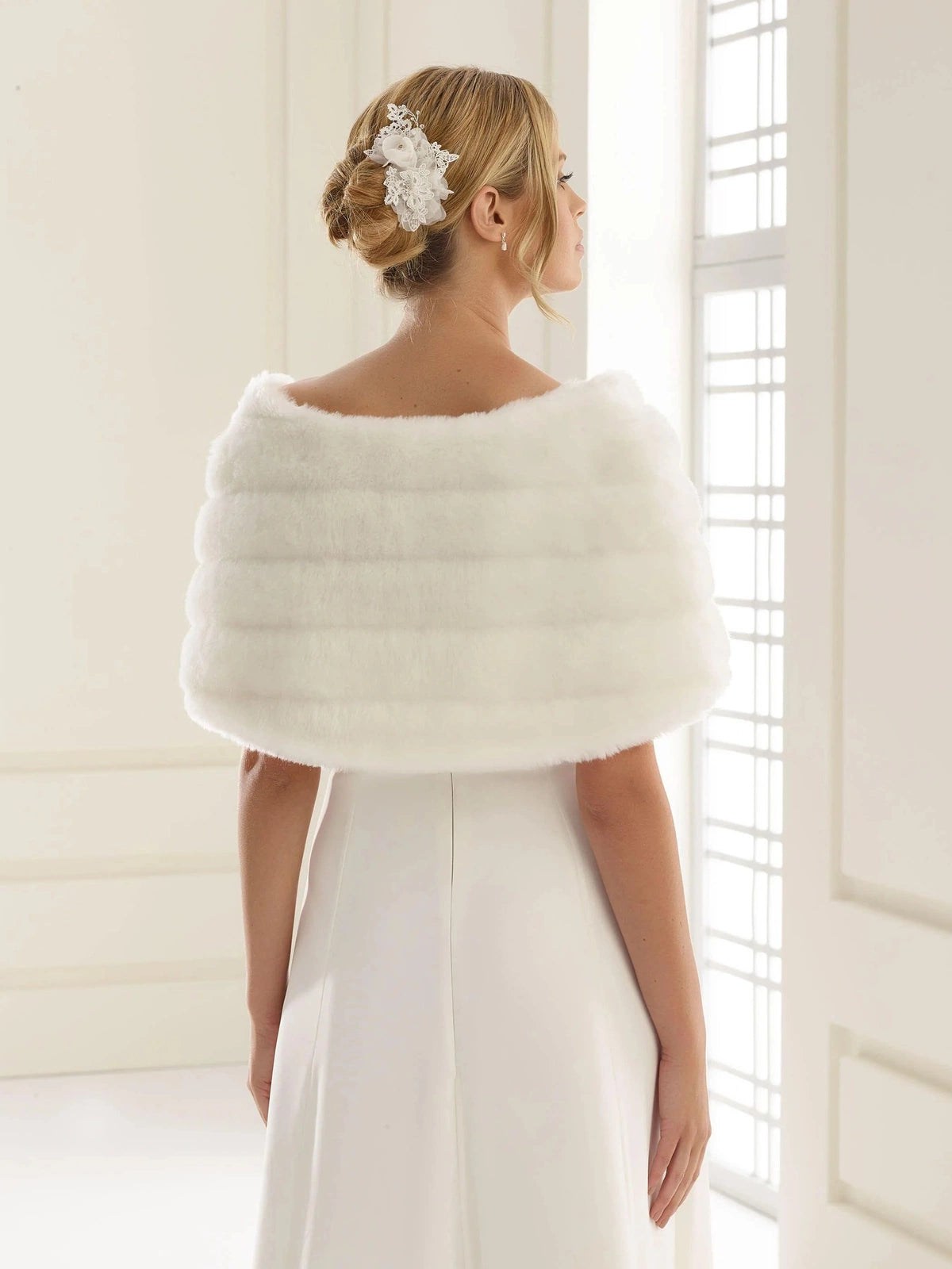 Ivory Faux Fur Bridal Cape - Elegant Wedding Dress Cover Up for Winter Weddings & Photo Shoots | Bianco Evento E22