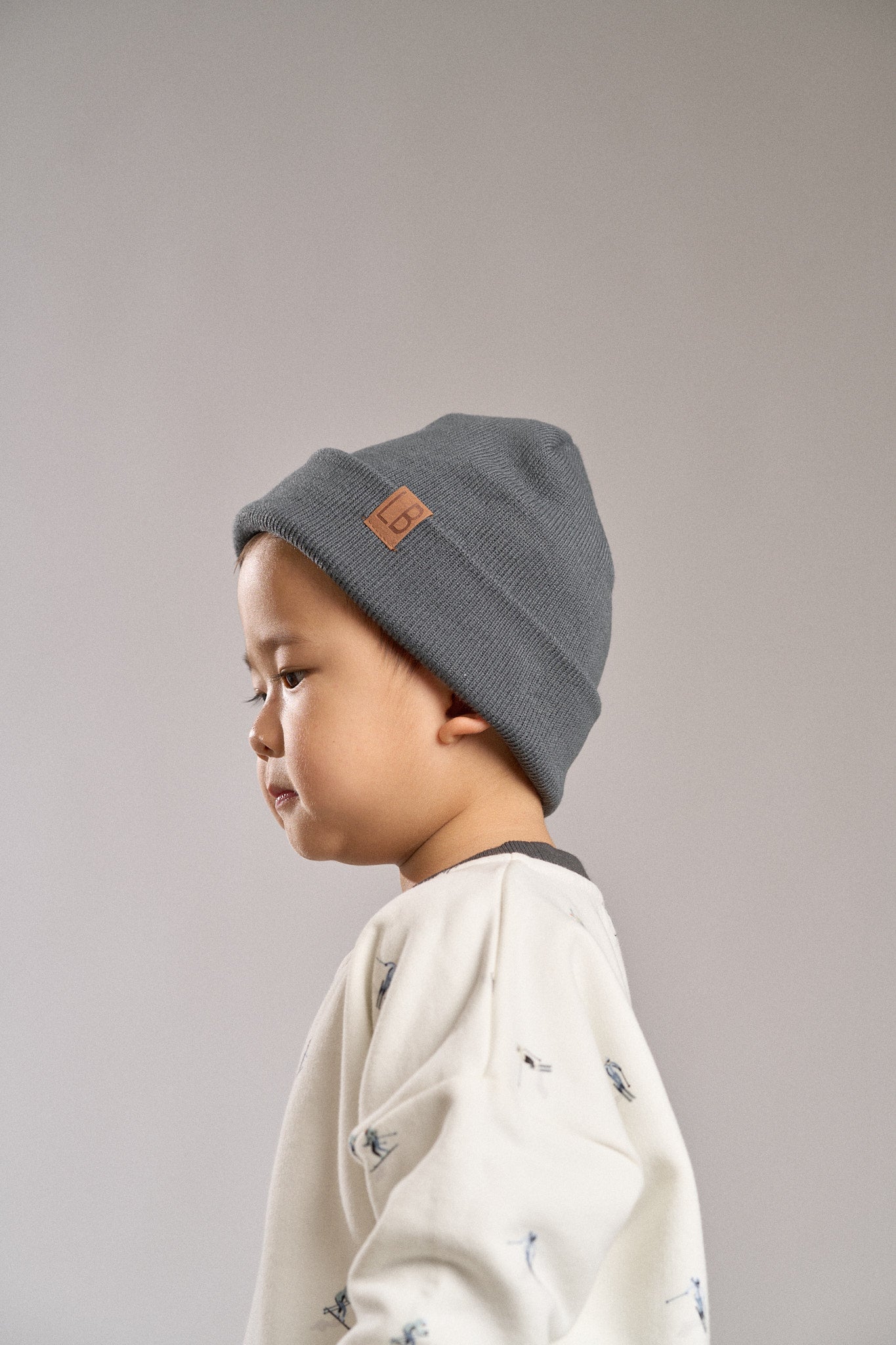 Warm Knit Beanie Hat in Smoke Gray - Cozy Winter Accessory for Men & Women | Perfect for Outdoor Activities, Skiing, and Casual Wear