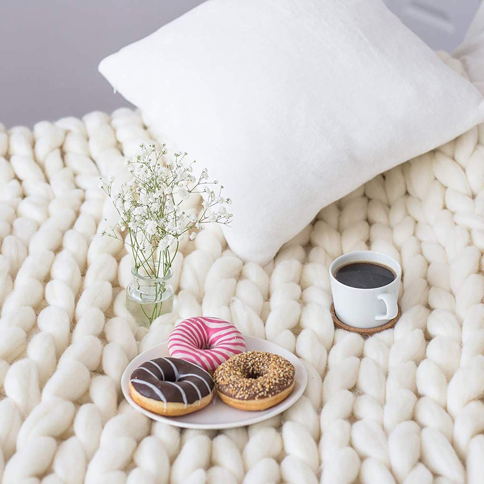 Handmade Chunky Knit Blanket - Super Soft Oversized Knitted Throw for Bedroom, Couch & Pet Bed - Cozy Weighted Blanket for Relaxation & Home Decor (White)