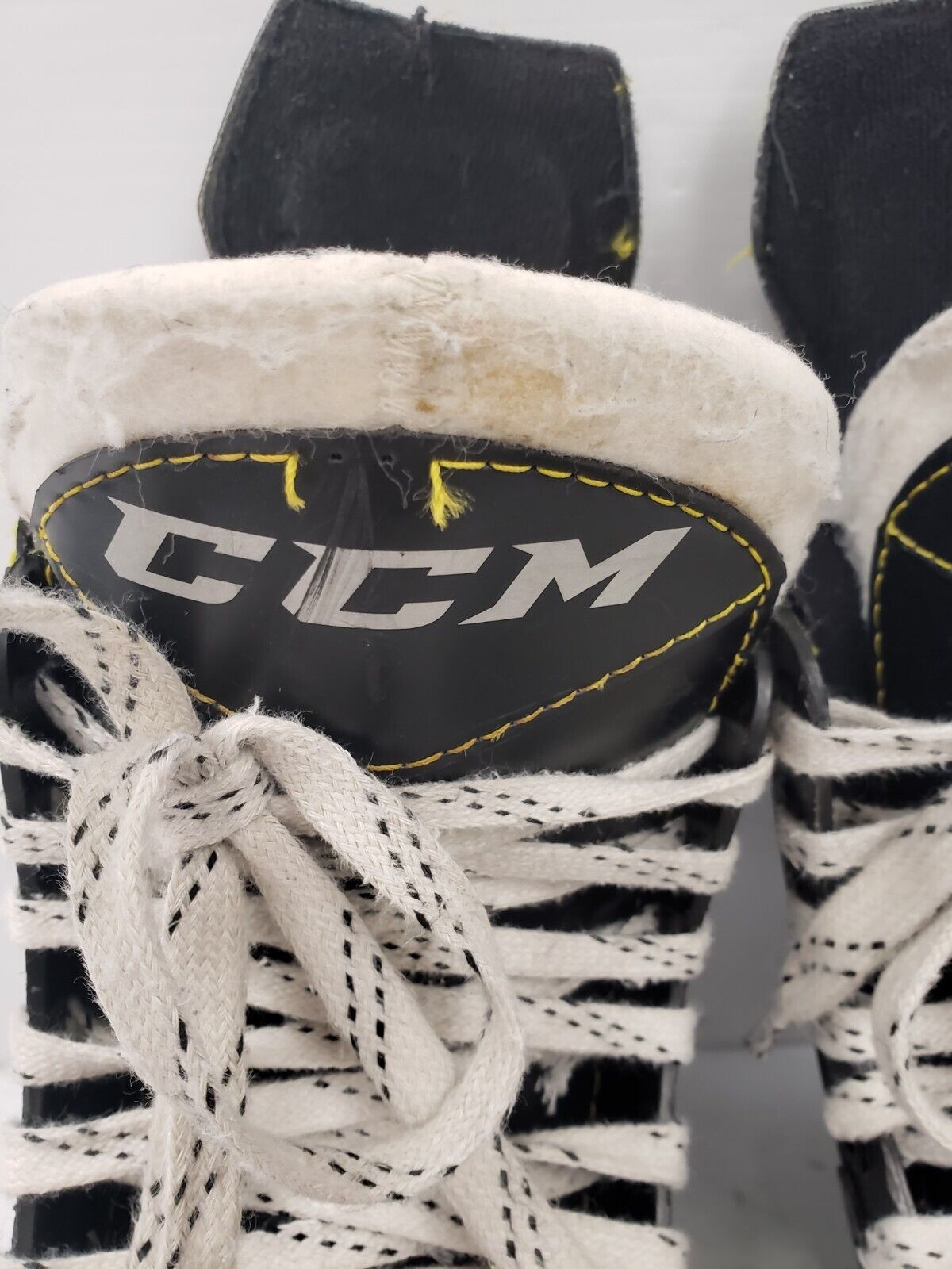 CCM 9350 Hockey Skates Size 7 - Professional Ice Skates for Men & Women - Perfect for Hockey Games, Training & Ice Rink Performance