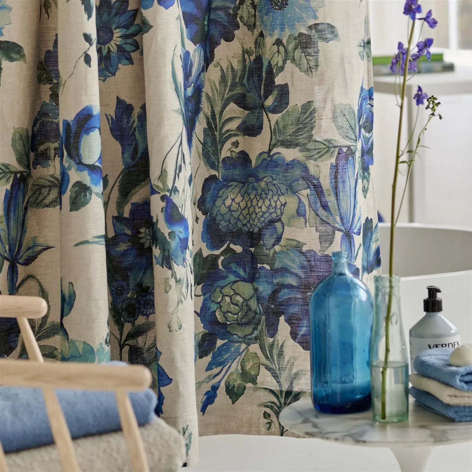Japanese Hiragana Indigo Dyed Shower Curtain - Waterproof Bathroom Decor with Traditional Pattern for Modern Homes & Spa Retreats