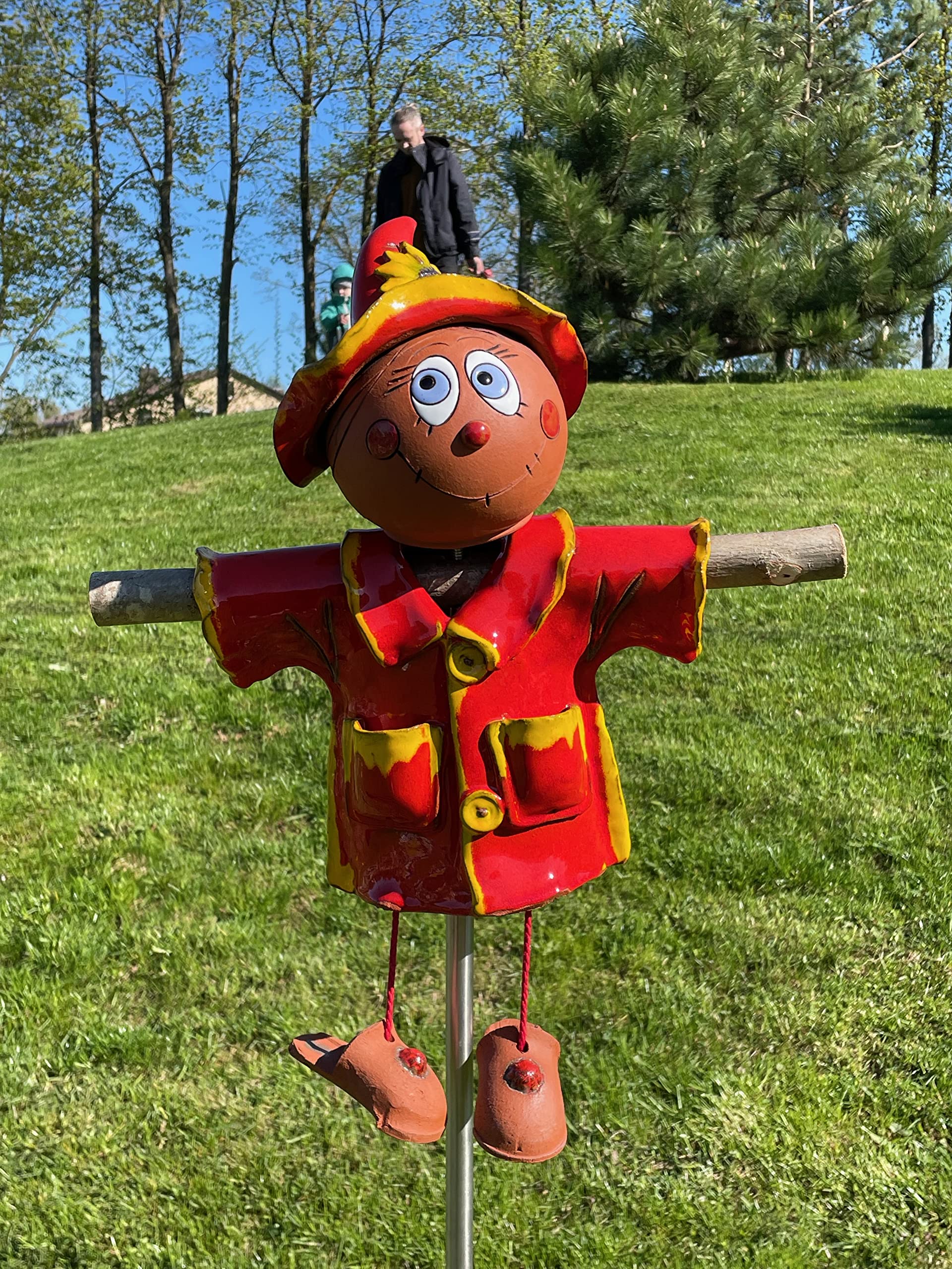 Handmade Frostproof Ceramic Scarecrow Lawn Stake - Red Outdoor Garden Decor Statue - Unique Gift for Gardeners (Men & Women) - Perfect for Yard, Patio & Seasonal Home Decoration