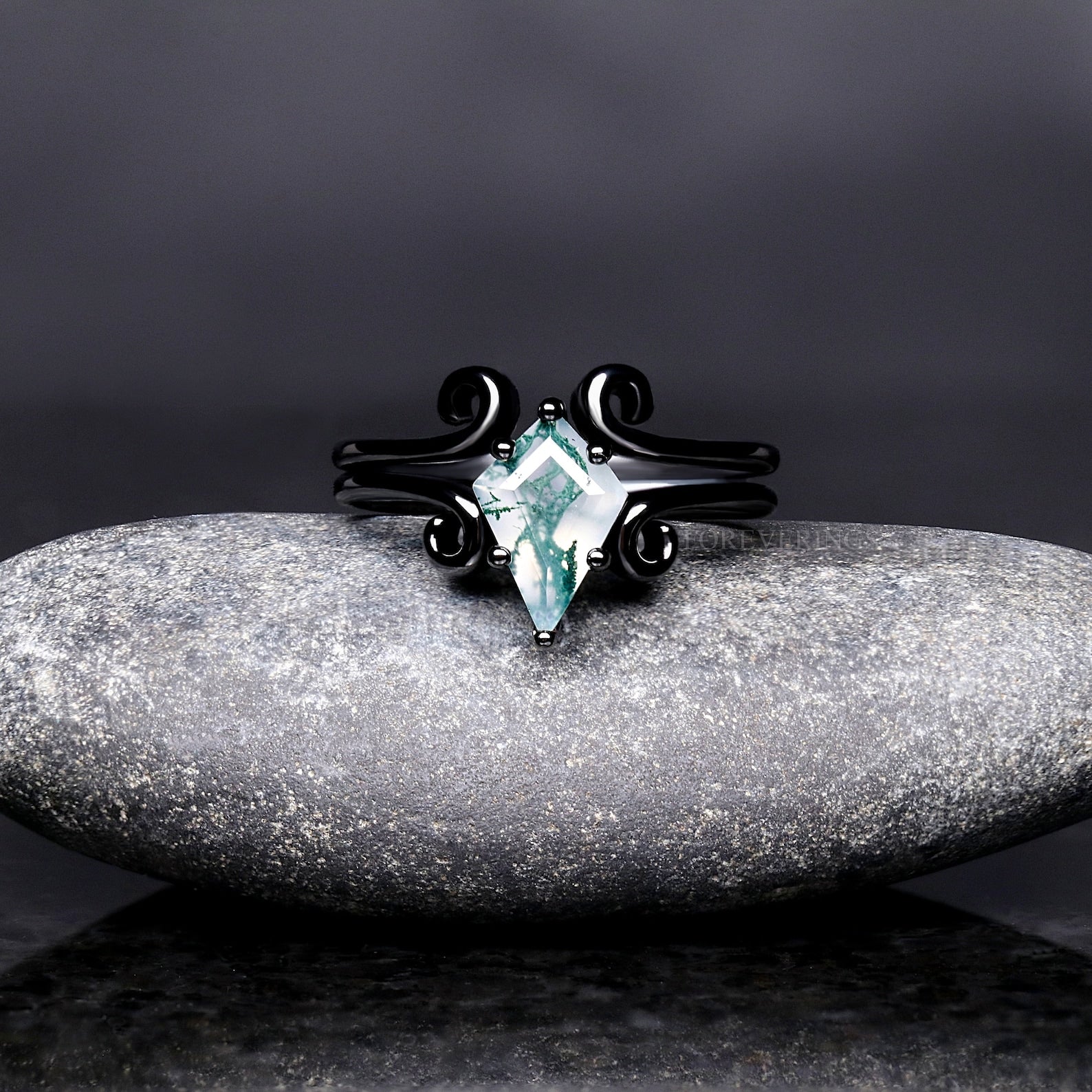 Green Moss Agate Twisted Couple Rings Set - Natural Stone Wedding Band for Him & Her - Perfect for Anniversaries, Engagements and Romantic Gifts
