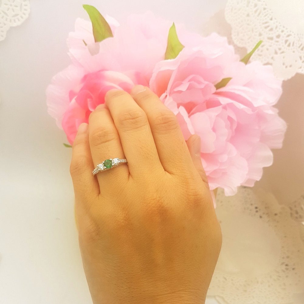 Dazzlingrock Collection 14K Solid White Gold Round White Diamond & Emerald 3-Stone Women's Bridal Engagement Ring – Perfect for Proposals, Weddings & Anniversary Gifts