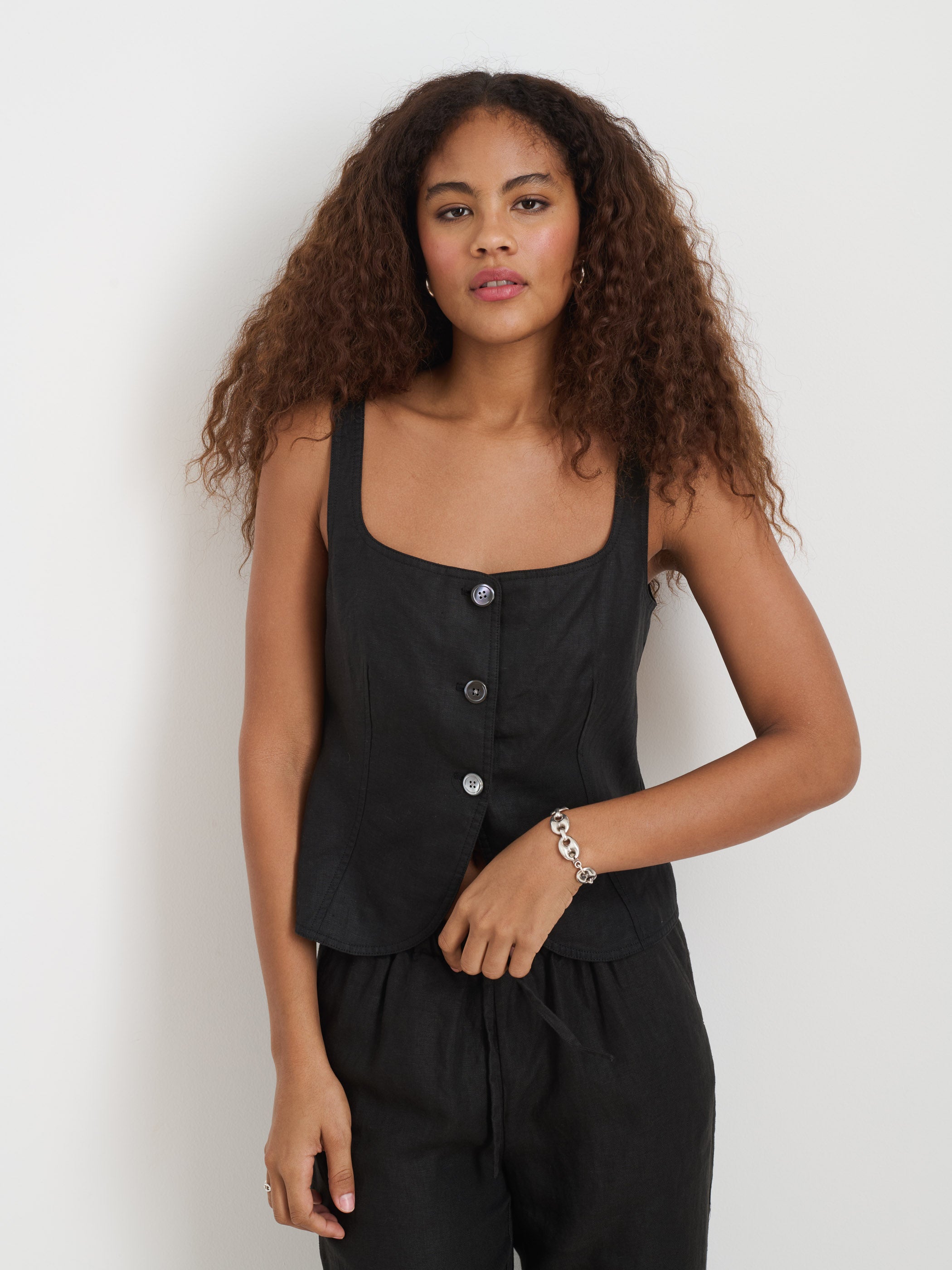 Linen Vest for Women - Lightweight & Breathable Summer Casual Wear - Perfect for Beach, Travel, and Outdoor Activities