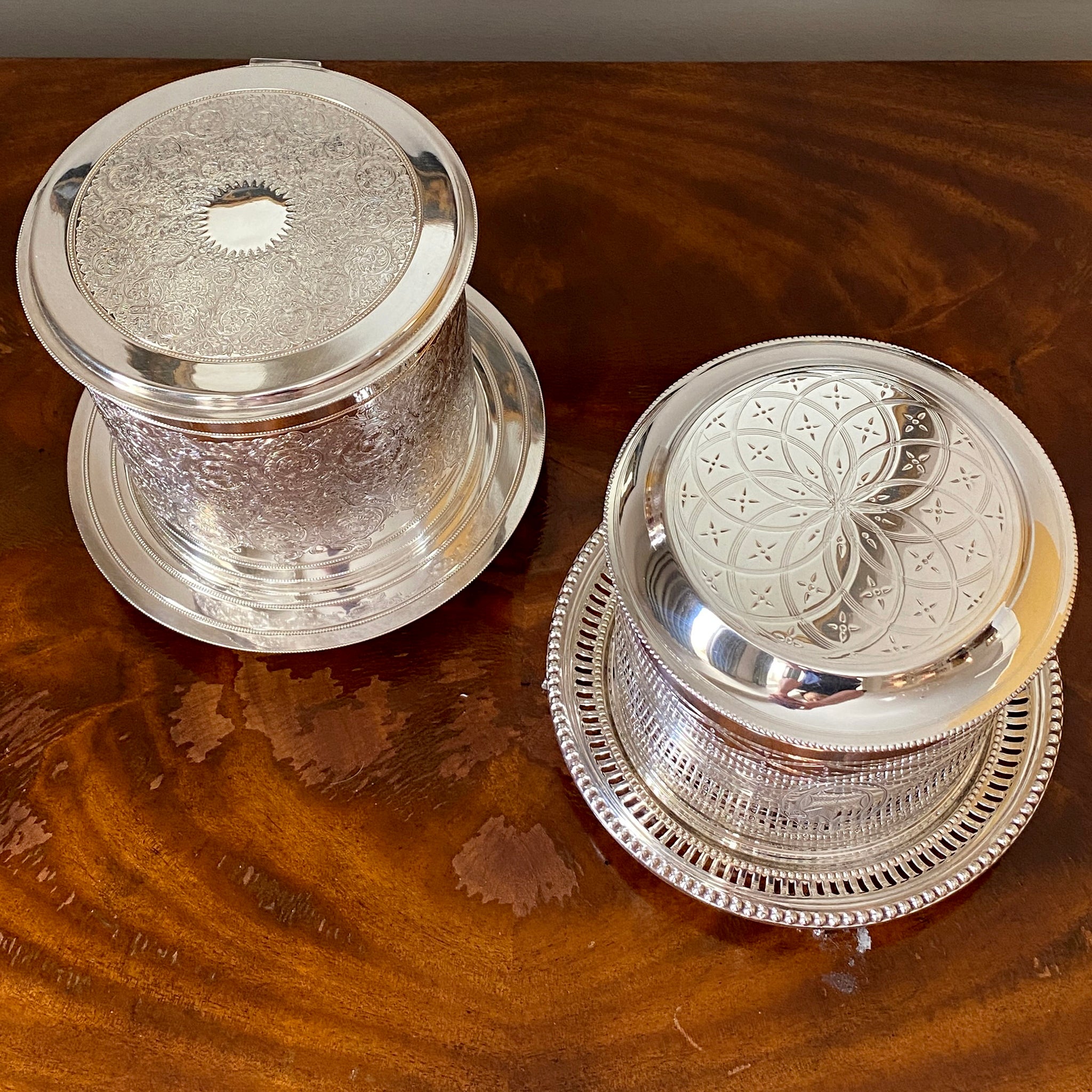 Antique Victorian Style Silver Plated Engraved Crest Biscuit Cookie Box - Elegant Tea Time Storage for Cookies, Crackers & Treats - Perfect for Afternoon Tea, Gifts & Home Decor