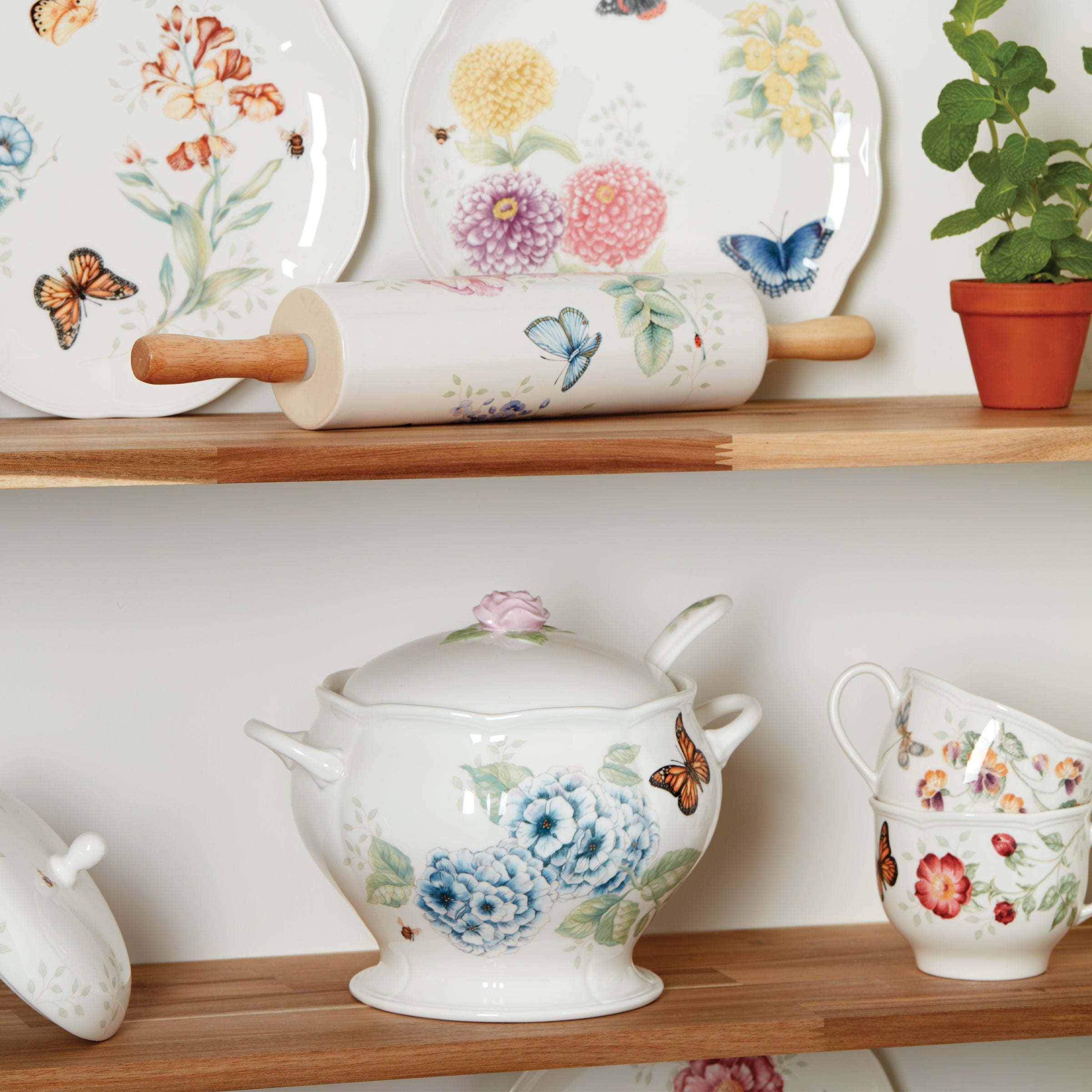 Butterfly Meadow 2-Piece Ceramic Tureen & Ladle Set - Elegant Serving Bowl for Soups, Stews & Salads - Perfect for Dinner Parties, Family Gatherings & Holiday Meals
