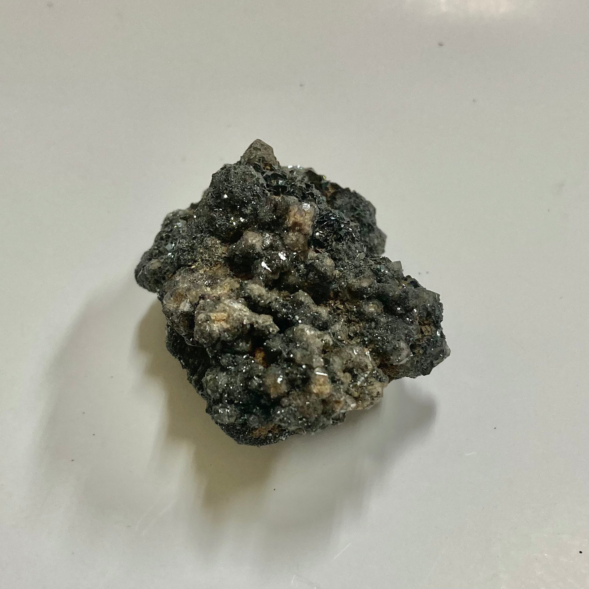 Quartz & Hematite Healing Crystals - Natural Gemstones for Meditation, Energy Balancing & Spiritual Growth - Perfect for Home Decor, Jewelry Making & Gifts