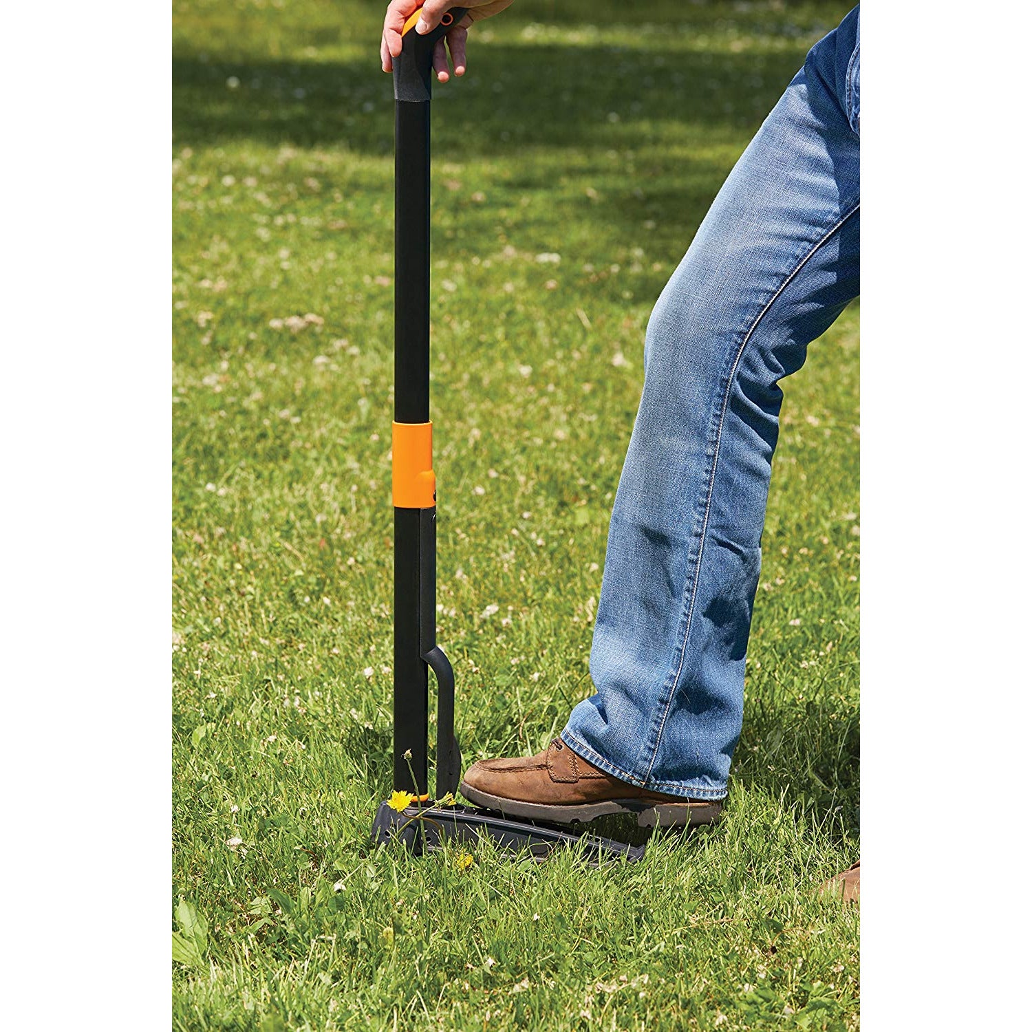 Fiskars 39-4 Claw Weeder - 1 Pack Black/Orange - Heavy Duty Garden Tool for Weeding, Cultivating & Soil Aeration - Perfect for Home Gardens, Lawns & Landscaping