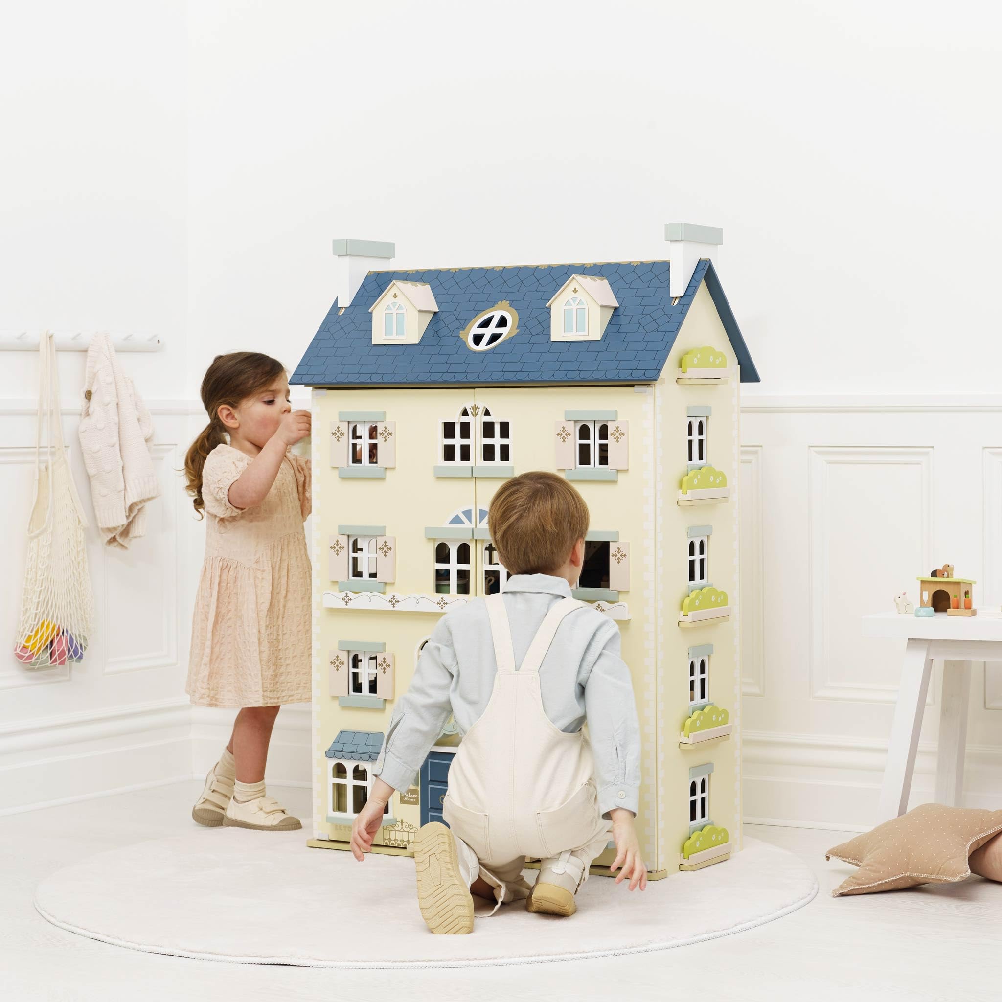 Le Toy Van Palace House Large 5-Storey Wooden Dollhouse - Premium Wooden Dolls House Play Set for Kids Ages 3+ | Perfect Gift for Girls & Boys | Pretend Play, Home Decor, Nursery Display