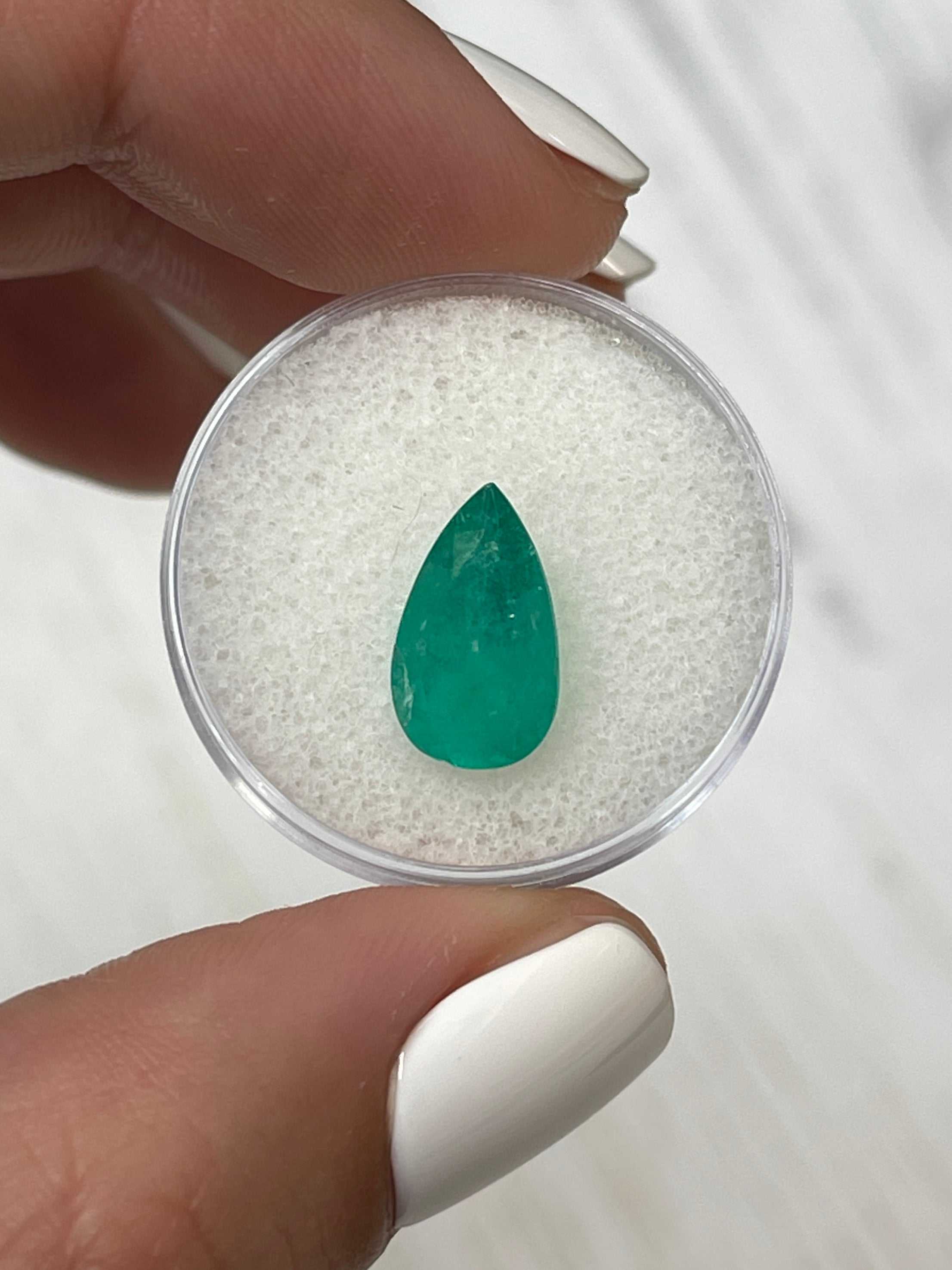 2.81 Carat Natural Colombian Emerald Pear Cut Loose Gemstone - 12.9x7.6mm Vivid Green for Jewelry Making & Engagement Rings
