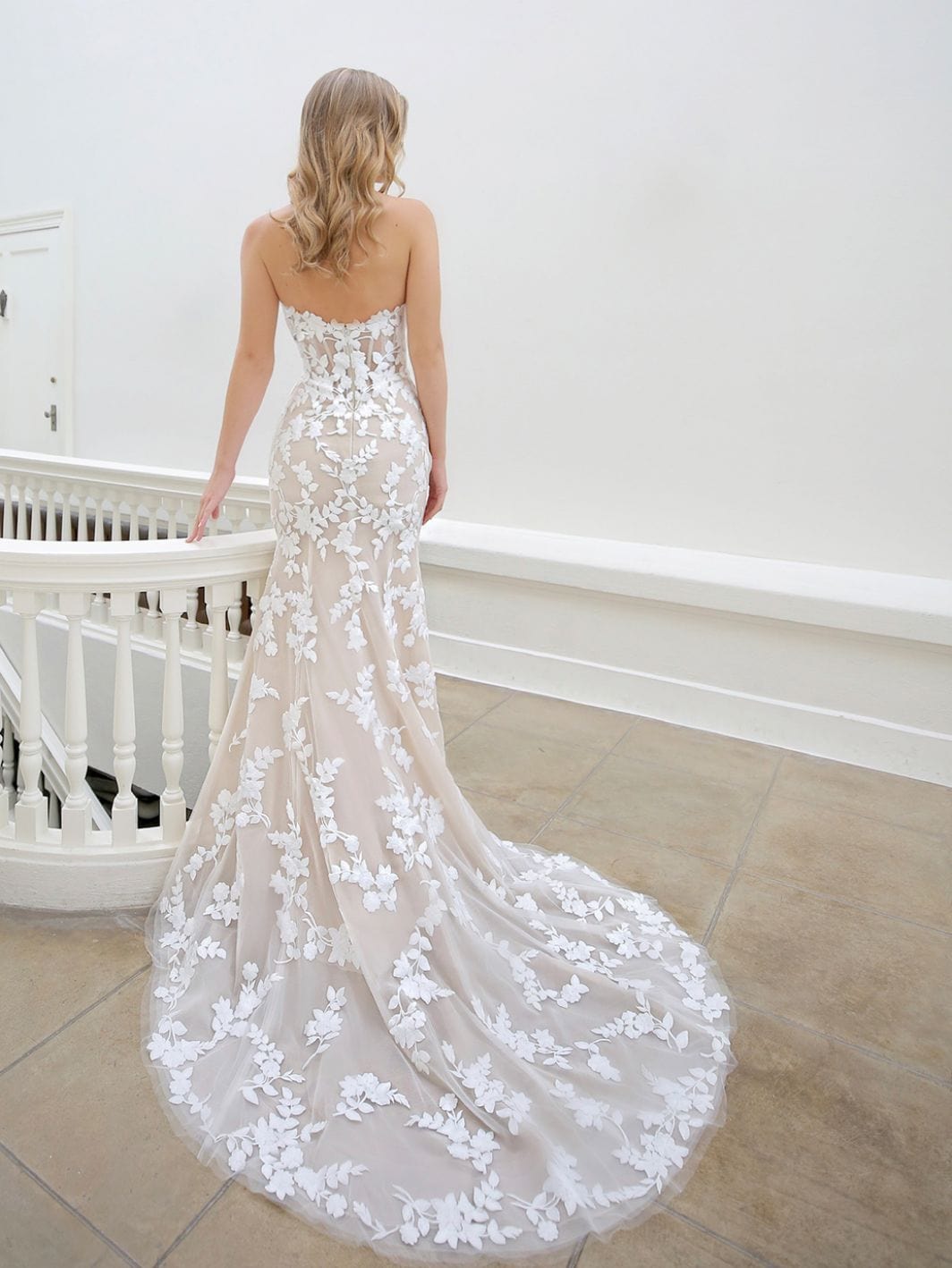 Enzoani Milan Blue Wedding Dress Size 14 - Elegant Bridal Gown for Church, Beach & Formal Weddings