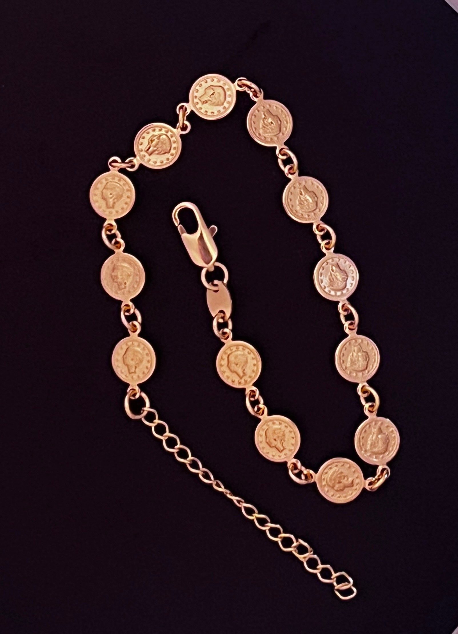 Coin Medals Bracelet - Vintage Style Jewelry for Women & Men - Perfect for Casual Wear, Gifts & Special Occasions