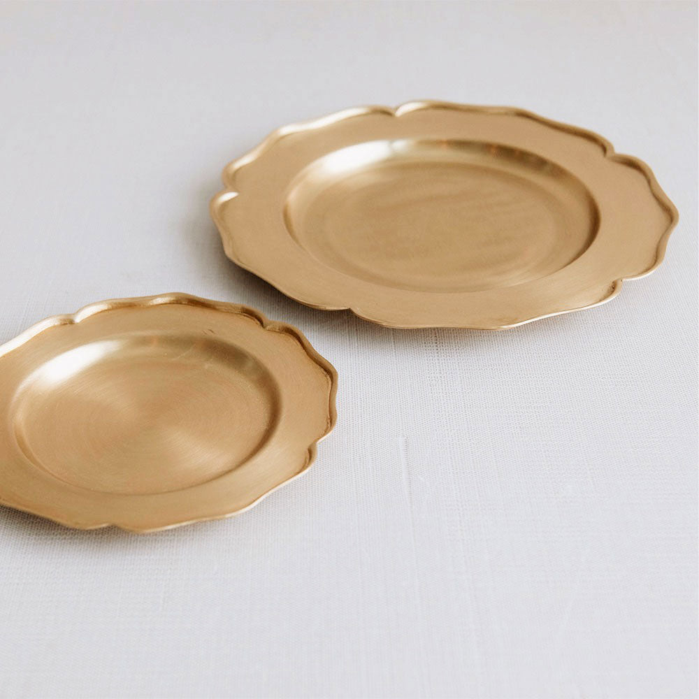 Elegant Petal Brass Tray - Large Decorative Serving Tray for Home Decor, Jewelry Display & Gift Giving - Perfect for Dining Table Centerpiece, Bathroom Organizer or Wedding Decor