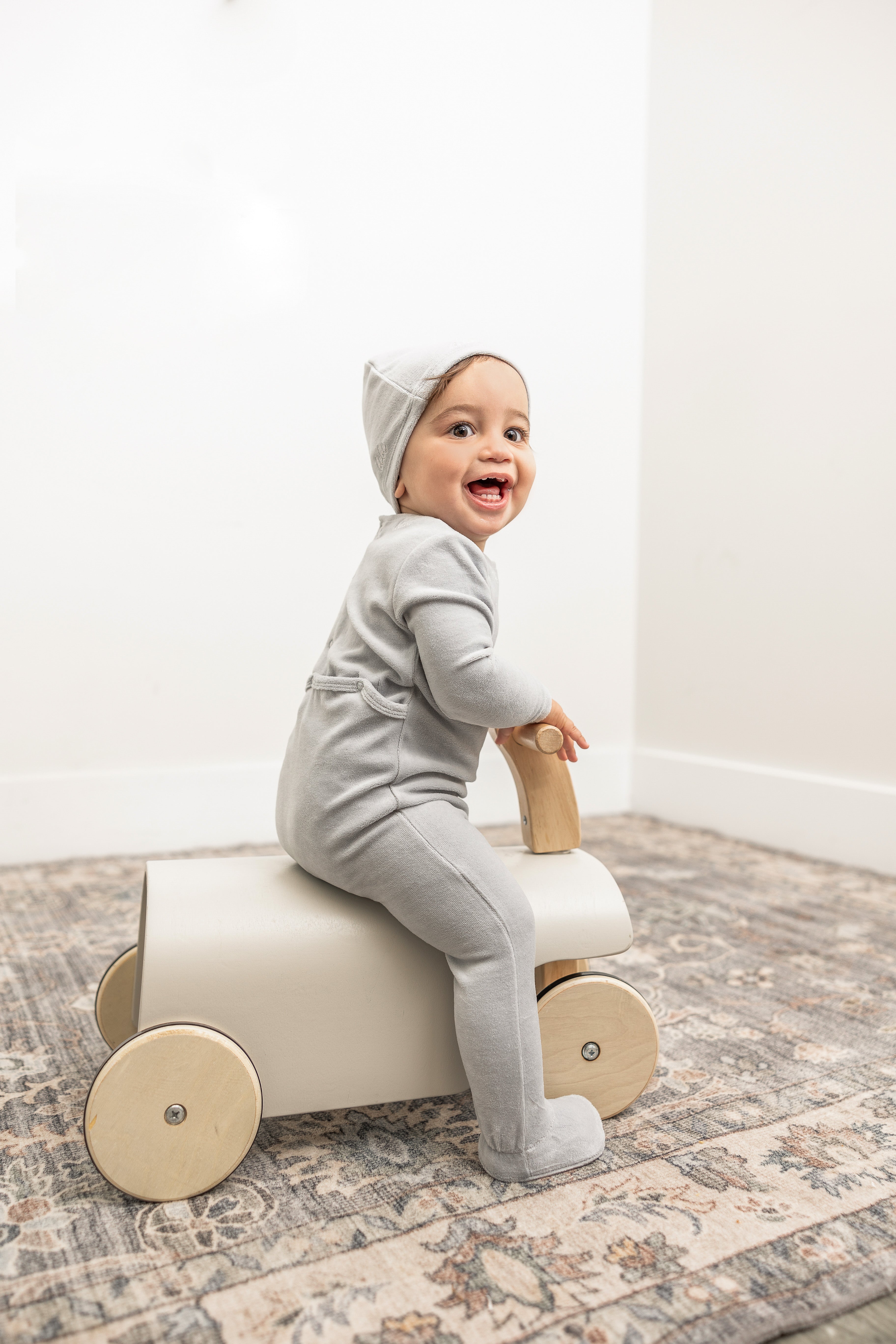 Baby Embroidered Velour Onesie with Hat - Soft & Cozy Outfit for Newborns & Infants - Perfect for Photo Shoots, Gifts & Everyday Wear