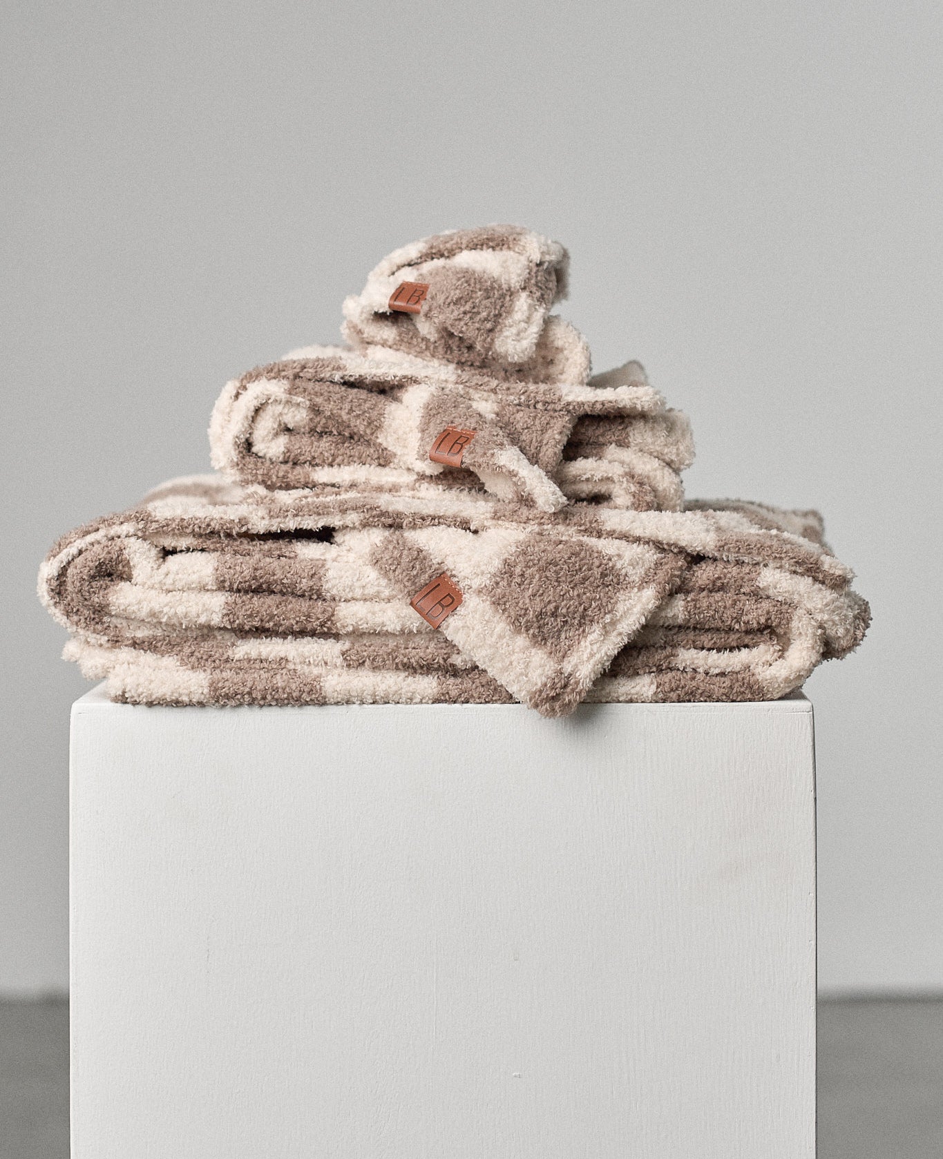 Soft Fluffy Plush Blanket with Mushroom Check Pattern - Cozy Warm Throw for Bed, Couch & Outdoor Use