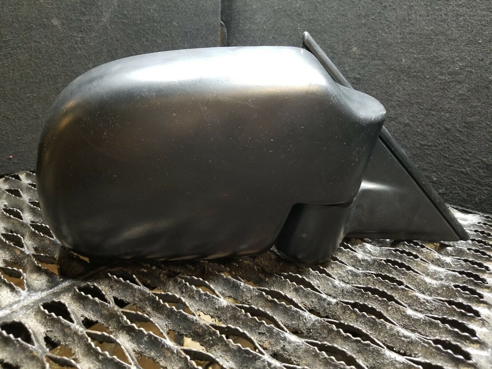 2002 Chevrolet Blazer Passenger Side Right Door Mirror OEM Replacement - Perfect for Auto Repair & Restoration Projects