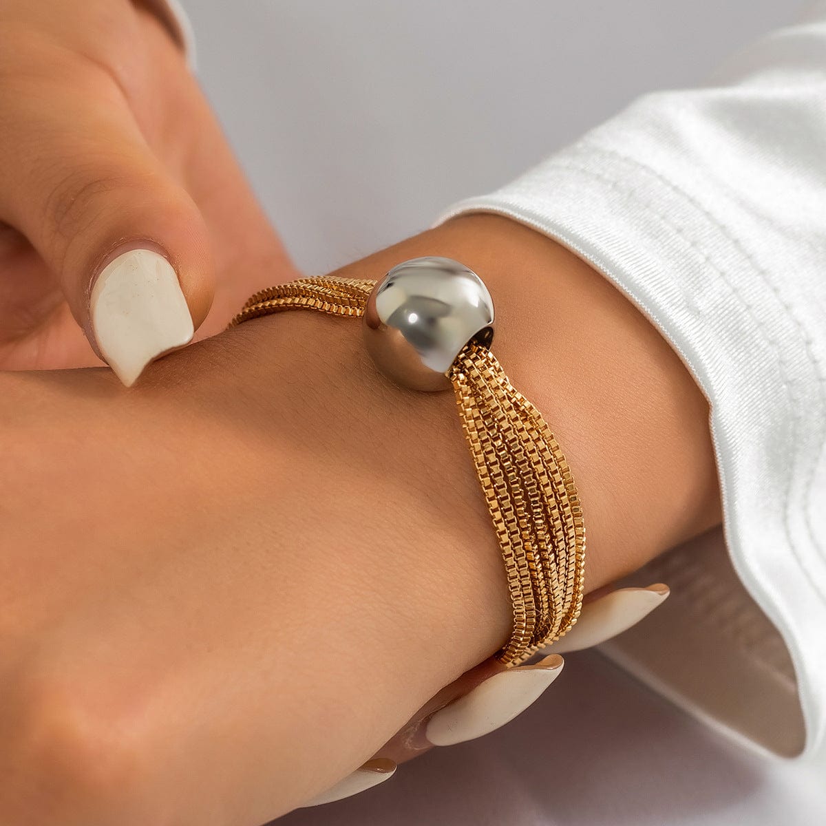 Stylish Women's Fashion Big Round Bead Bracelet - Boho Chic Handmade Jewelry for Casual Wear & Party Accessories