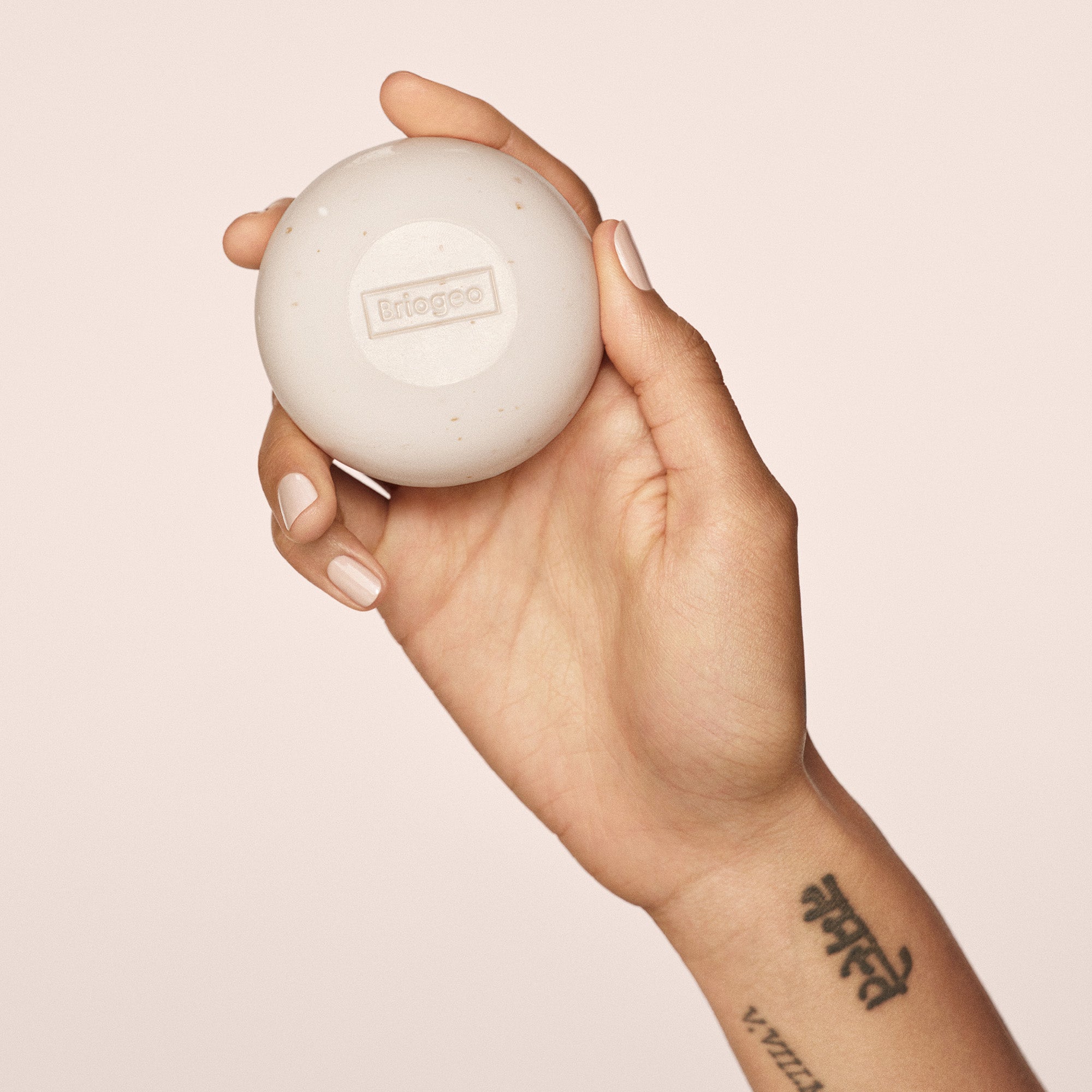 Ultra Soothing Aloe & Oat Milk 3-in-1 Cleansing Bar for Hair, Face & Body - Gentle & Kind Skincare for Sensitive Skin | Perfect for Daily Use, Travel & Eco-Friendly Bath Routine