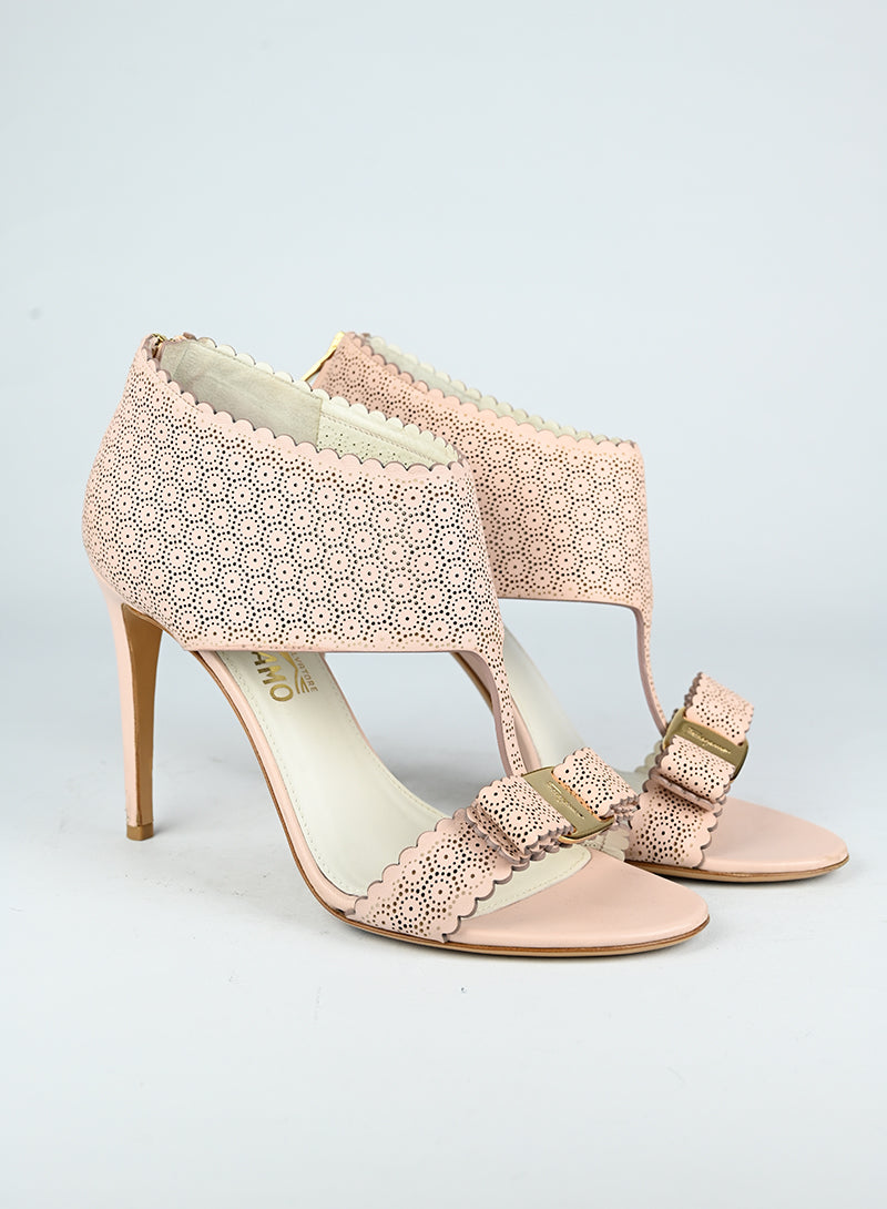 Ferragamo Powder Pink Leather Sandals Size 39 - Elegant Women's Summer Shoes for Casual Outings and Beach Vacations