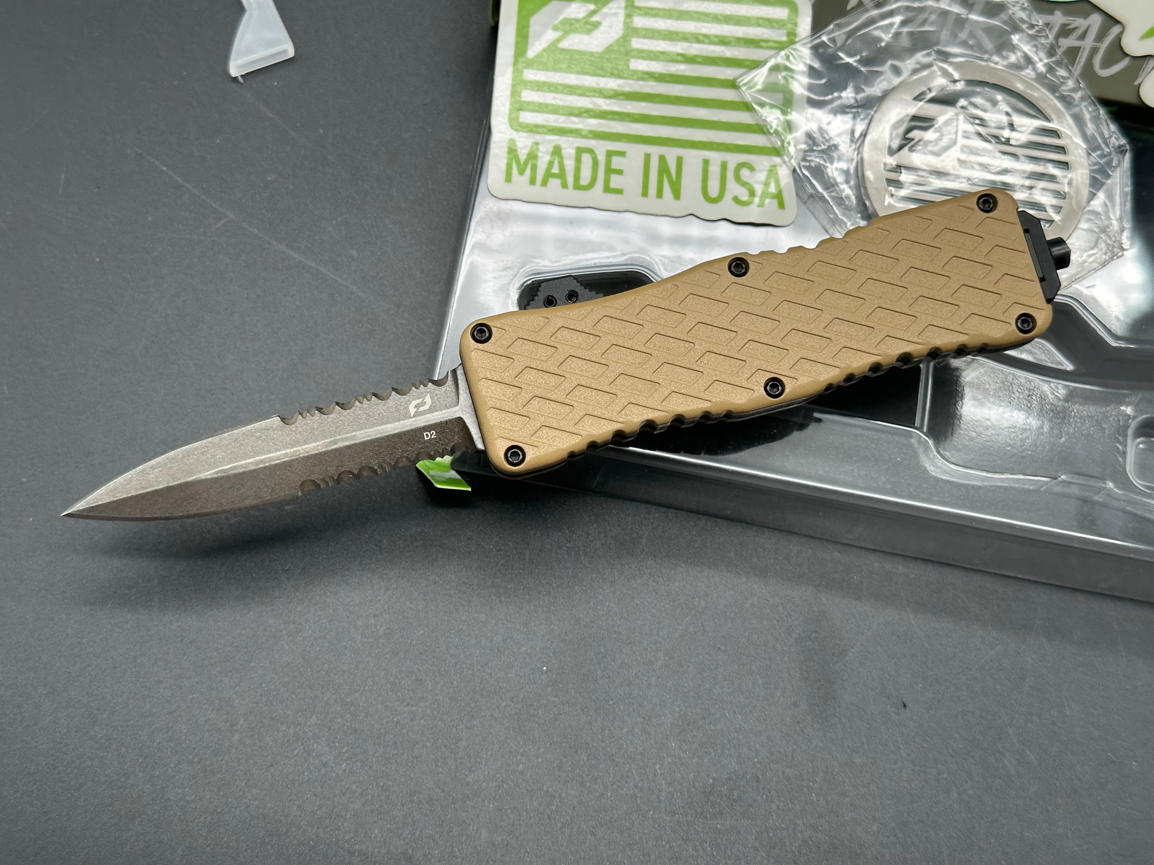 Schrade Uproar Dagger D/A OTF Automatic Knife - FDE Aluminum Handle with 3 Black D2 Serrated Blades - Tactical EDC Knife for Outdoor Camping, Survival & Self Defense